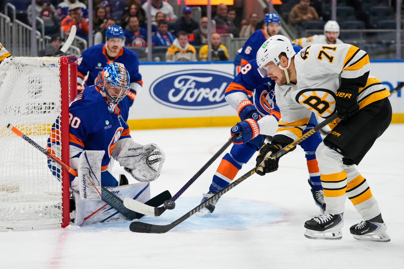Bostons Viktor Arvidsson (71) gjorde ett mål mot New York Islanders. Foto: Frank Franklin II/AP/TT
