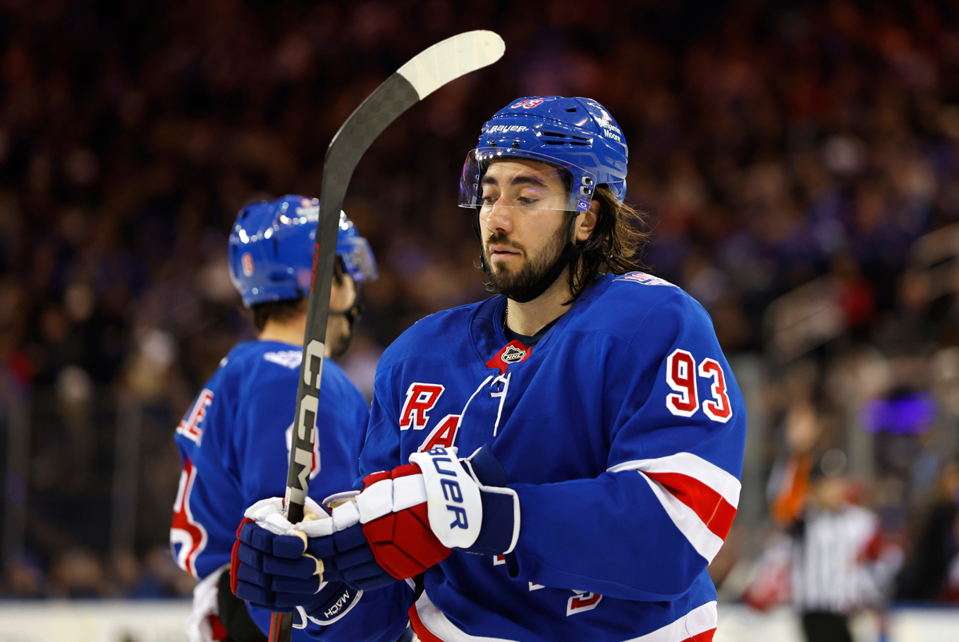 New York Rangers Mika Zibanejad (93) deppar efter en ny förlust på hemmaplan. Foto: Noah K. Murray/AP/TT