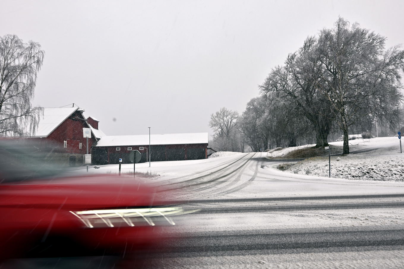 Trafikverket tar till nya metoder för att se till att vägarna blir trafiksäkra i vinter. Arkivbild. Foto: Björn Larsson Rosvall/TT