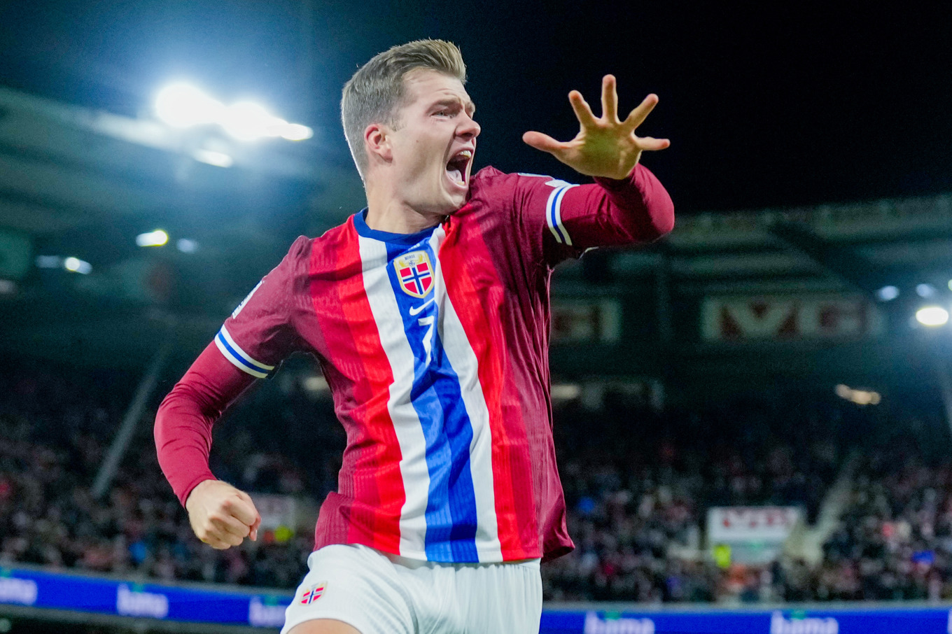 Alexander Sørloth firar 1-0-målet. Foto: Fredrik Varfjell/NTB/TT