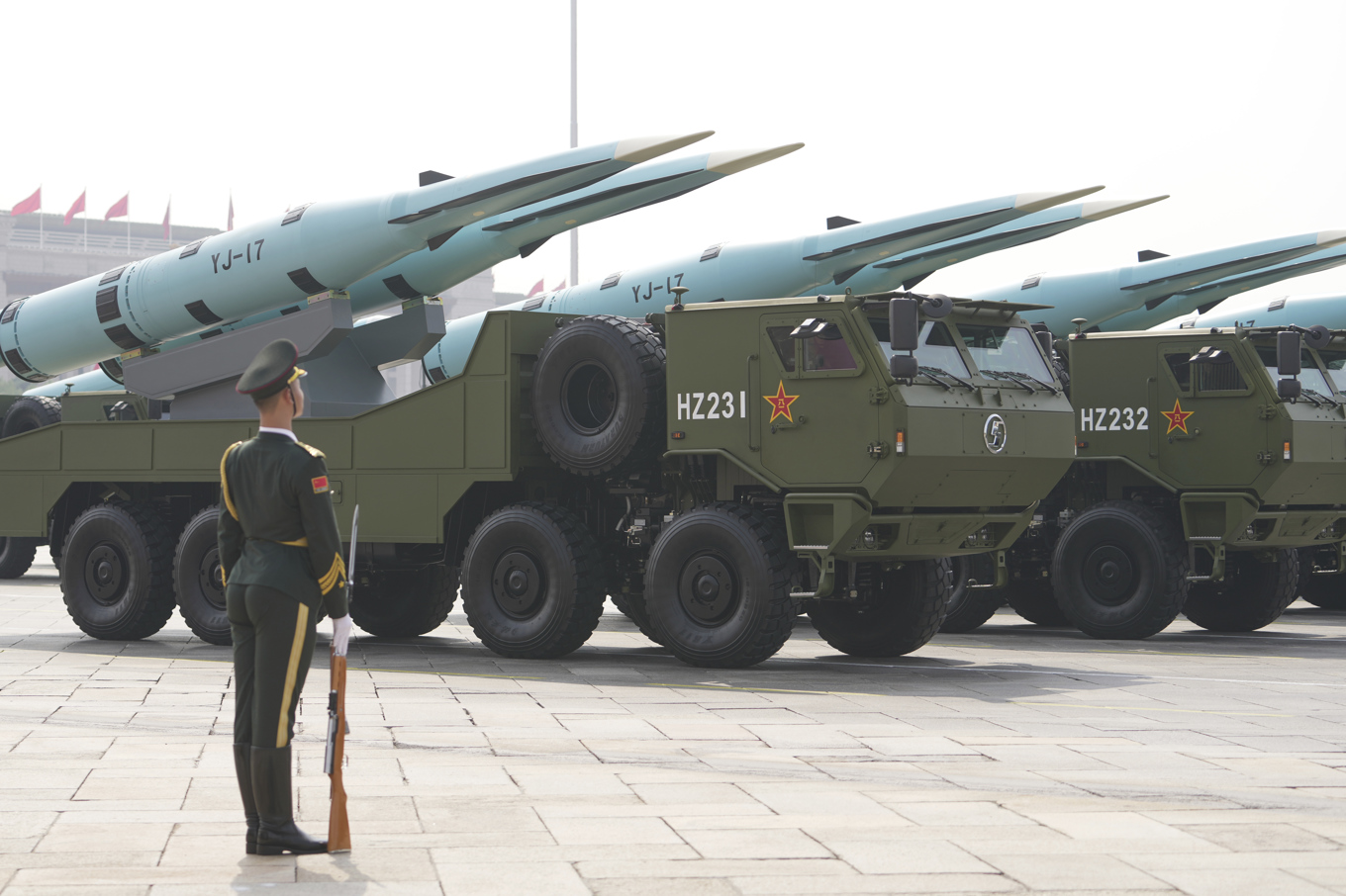 Sjömålsrobotar, som riktas mot fartyg till havs, visas upp i en parad på Himmelska fridens torg i Peking den 3 september i år. Foto: Andy Wong/AP/TT