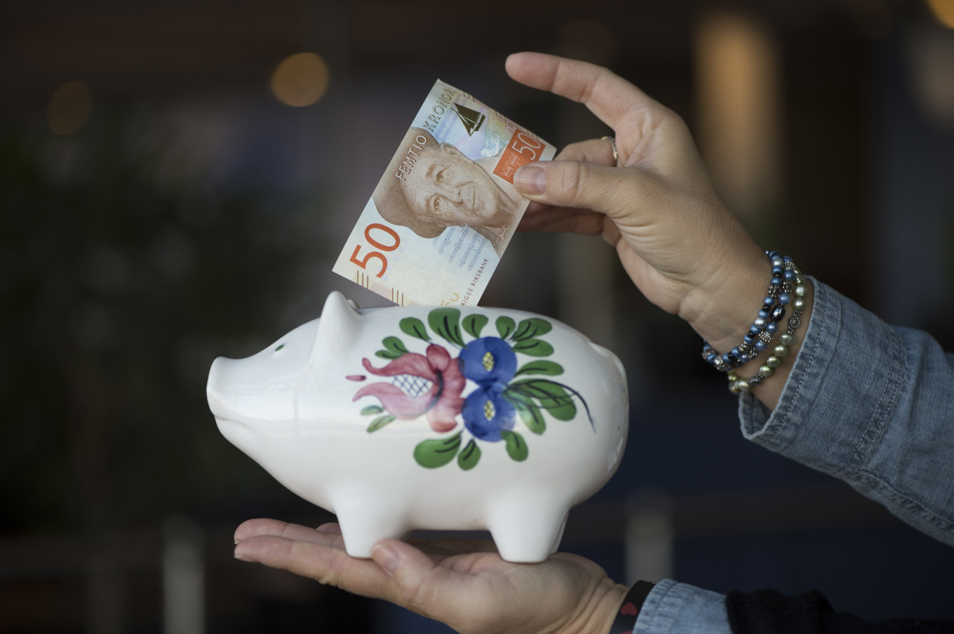 Det sparas mer i de svenska hushållen. Arkivbild. Foto: Fredrik Sandberg/TT
