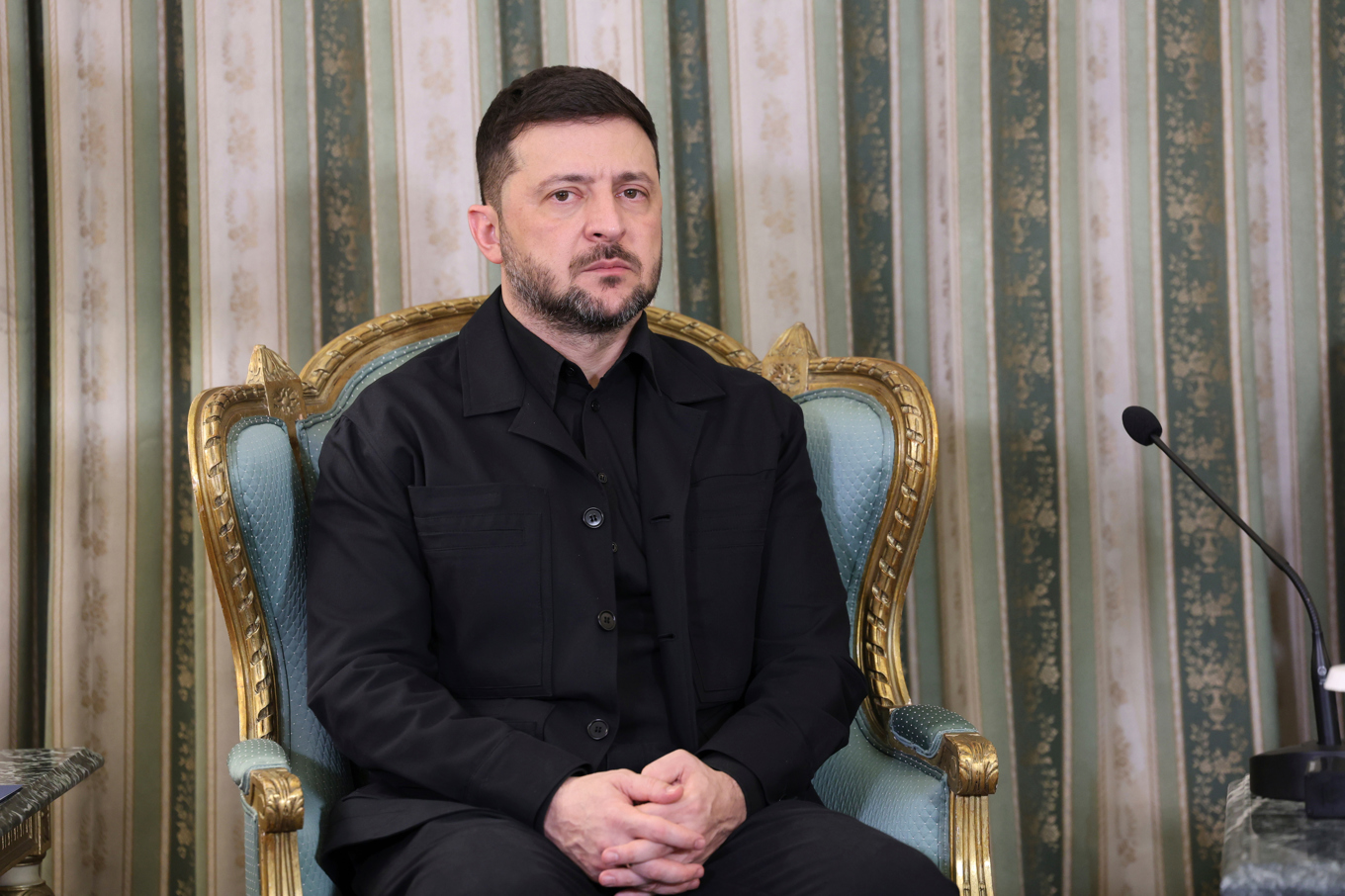 Ukrainas president Volodymyr Zelenskyj efterfrågar en ”värdig” fred. Bild från tidigare i november. Foto: Yorgos Karahalis/AP/TT