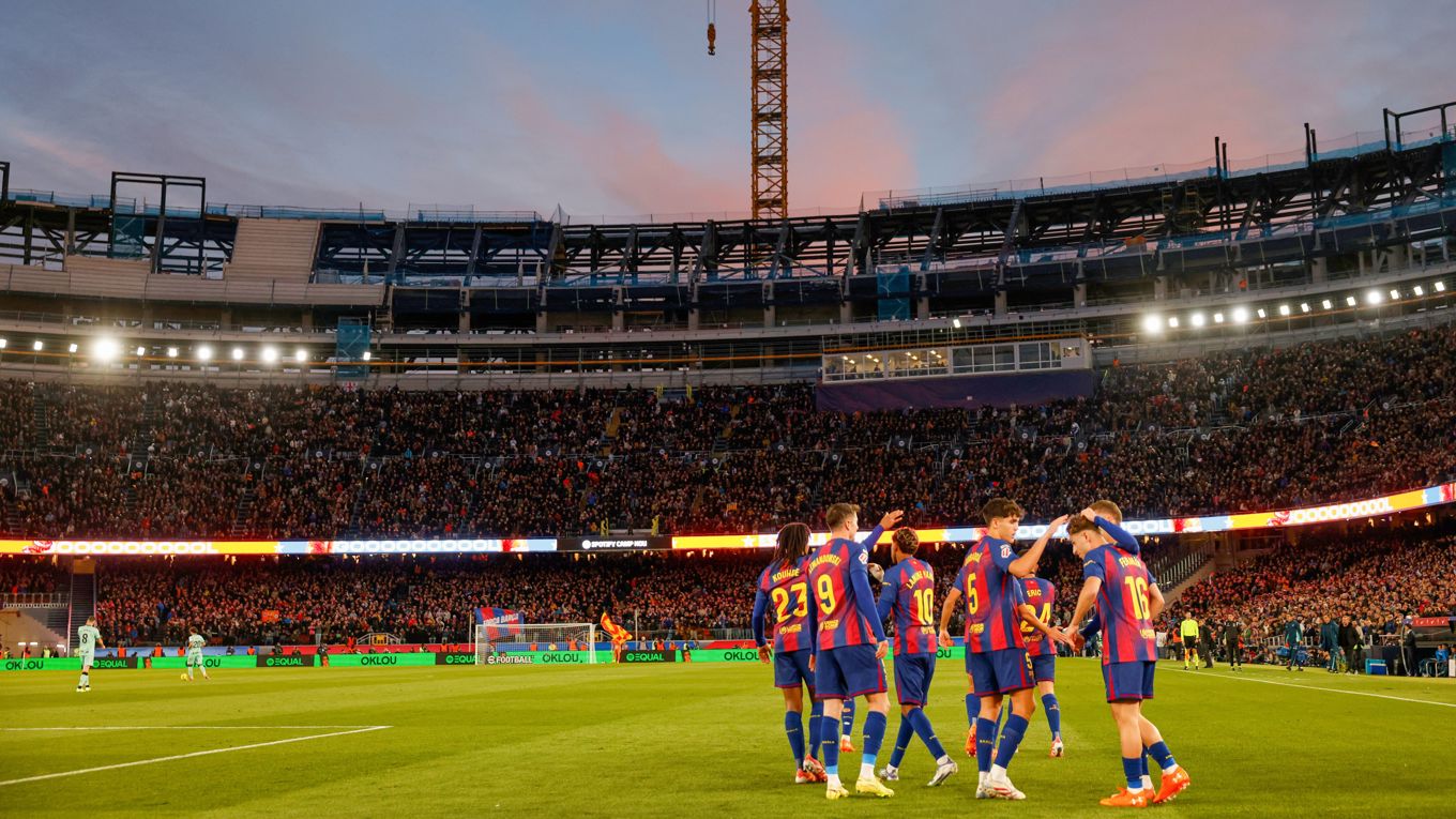 Barcelona jublar efter ett av målen i Joan Monfort/AP/TTstorsegern mot Athletic Bilbao. Foto: