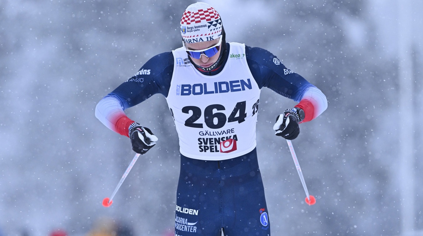 Edvin Anger, Åsarna IK, under herrarnas 10 km klassiskt stil vid Sverigepremiären i skidor i Gällivare. Foto: Ulf Palm/TT