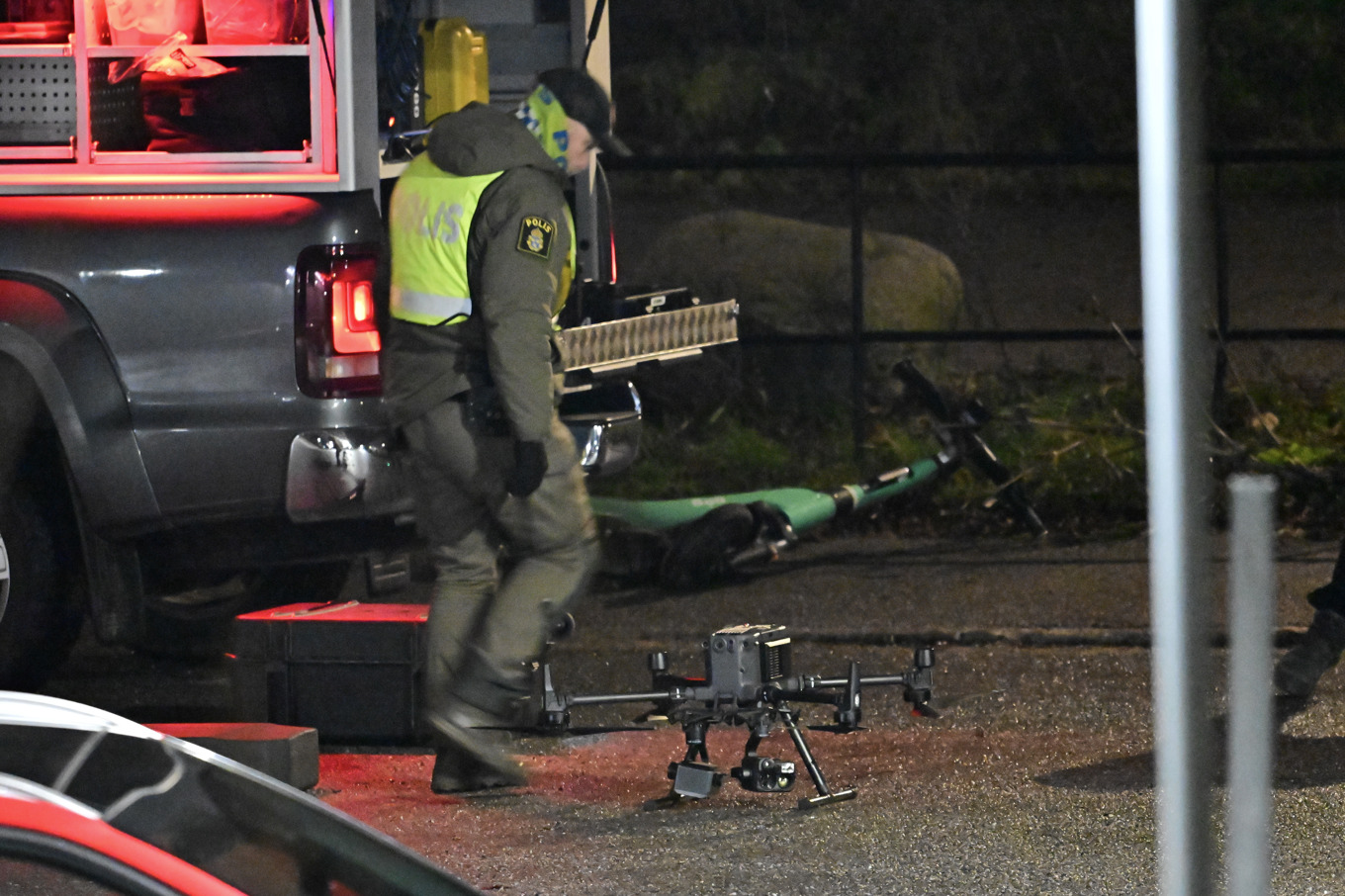 Polis på plats med drönare. Foto: Magnus Lejhall/TT