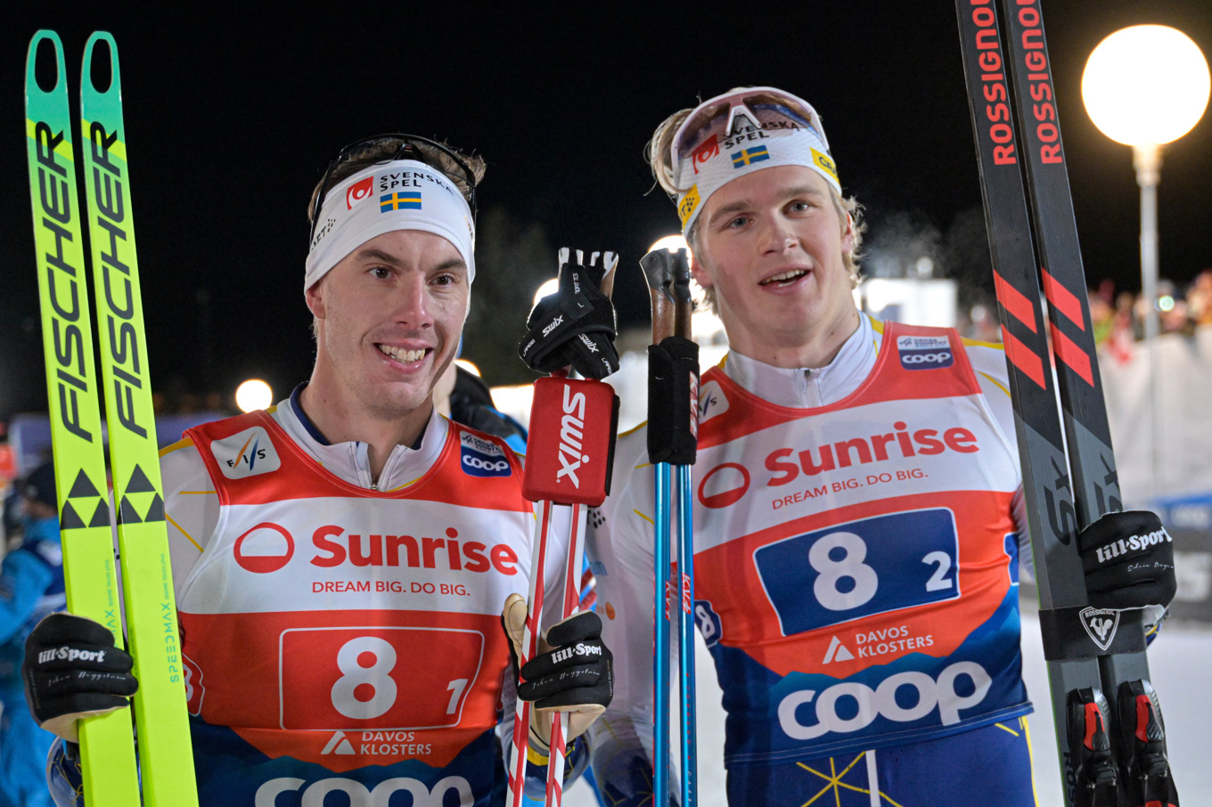 Johan Häggström och Edvin Anger landade en tredjeplats i sprintstafetten i skidornas världscup i Davos. Foto: Gian Ehrenzeller/AP/TT