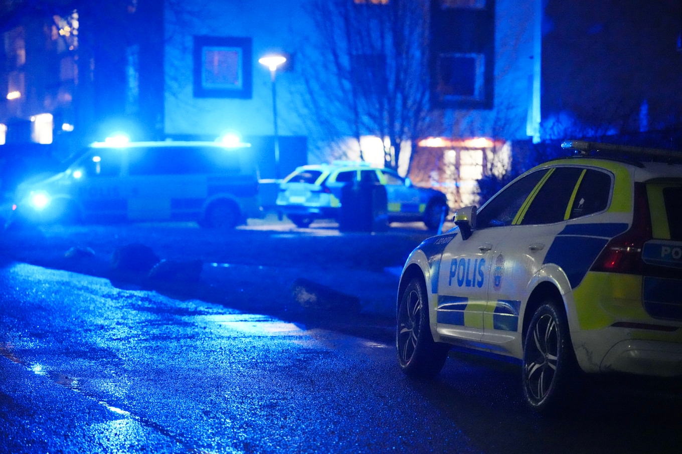 De båda männen i Alby var vid medvetande när de fördes till sjukhus. Foto: Pontus Orre/TT