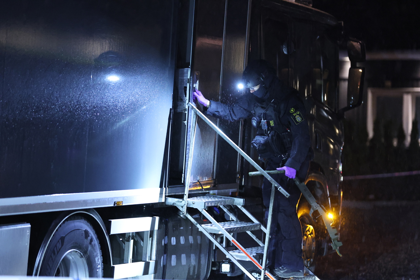 Nationella bombskyddet är på plats efter en explosion i Södertälje. Foto: Caisa Rasmussen/TT