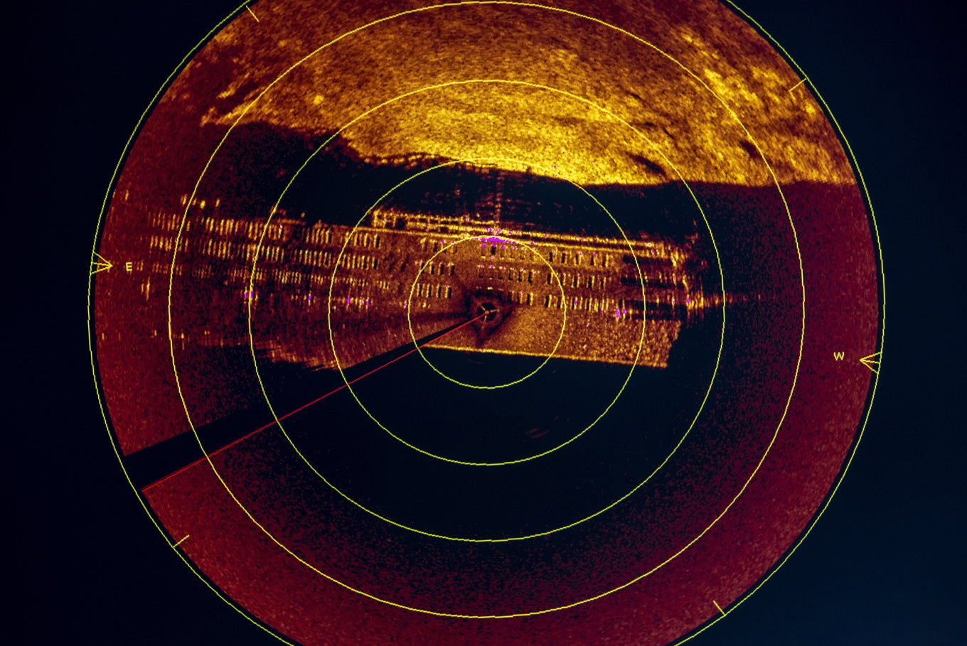Sonarbild på Estonia tagen i samband med undersökningar vid förlisningsplatsen sommaren 2021. Foto: Stefan Jerrevång/TT