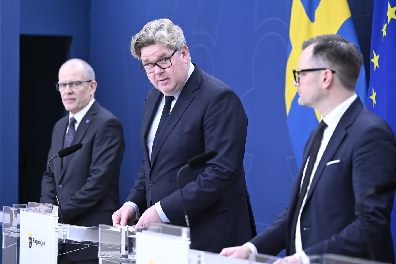 Ingemar Kihlström (KD), justitieminister Gunnar Strömmer (M) och Adam Marttinen (SD), presenterar nya åtgärder för att stärka samhällsskyddet vid allvarlig och upprepad brottslighet. Foto: Jessica Gow/TT