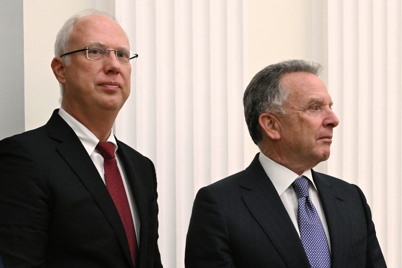 Moskvas förhandlare Kirill Dmitrijev, till vänster, och det amerikanska sändebudet Steve Witkoff på bild från tidigare i december. Foto: Kristina Kormilitsyna/Sputnik, Kremlin Pool Photo via AP/TT