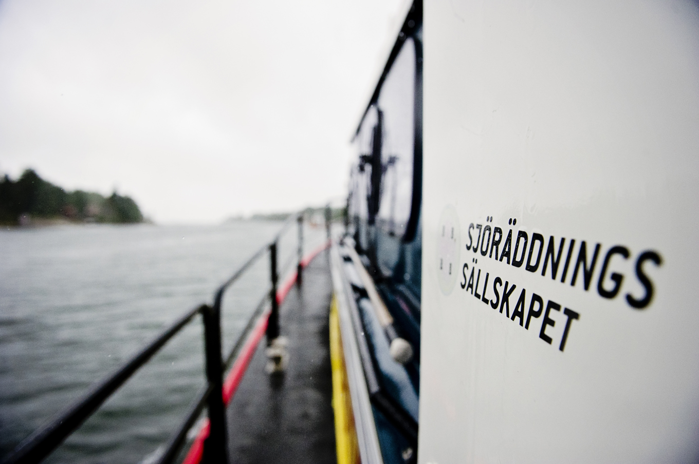 En stor sökinsats inleddes efter männen med båtar från Sjöräddningssällskapet och Kustbevakningen. Även dykare och polis fanns på plats. Arkivbild. Foto: Erik Mårtensson/TT