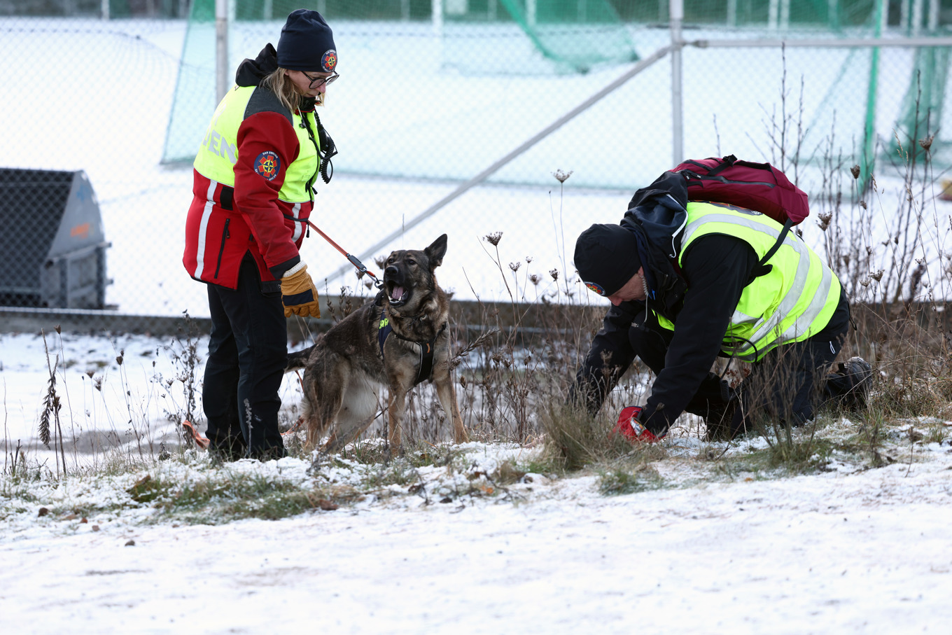 SAR (Search and rescue) bistår polisen med att söka efter en försvunnen 25-årig kvinna i Rönninge sydväst om Stockholm. Foto: Nils Petter Nilsson/TT