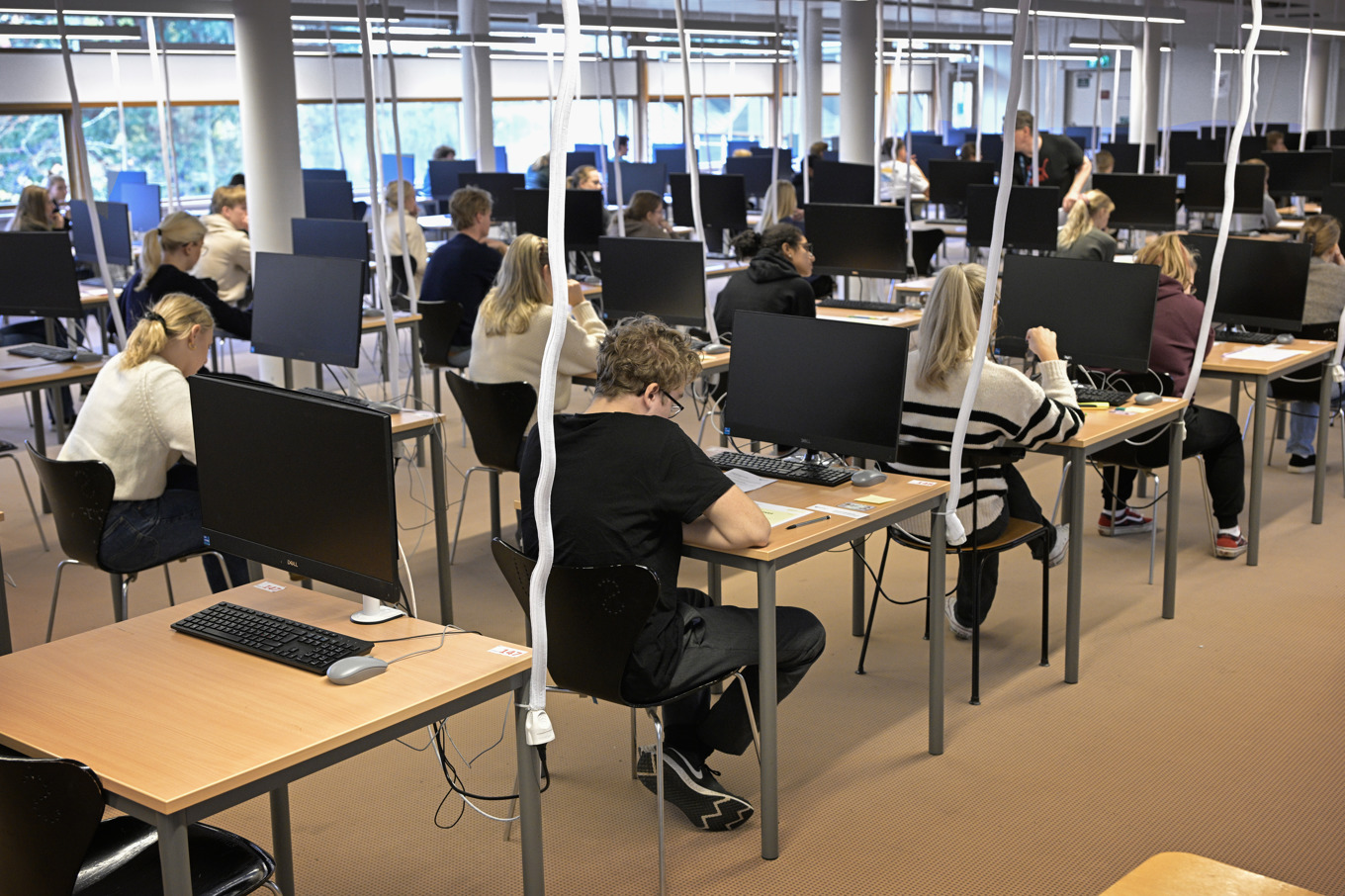 Högskoleprovet öppnar dörrar, främst för män. Bilden från ett tidigare provtillfälle på Stockholms universitet. Foto: Anders Wiklund/TT