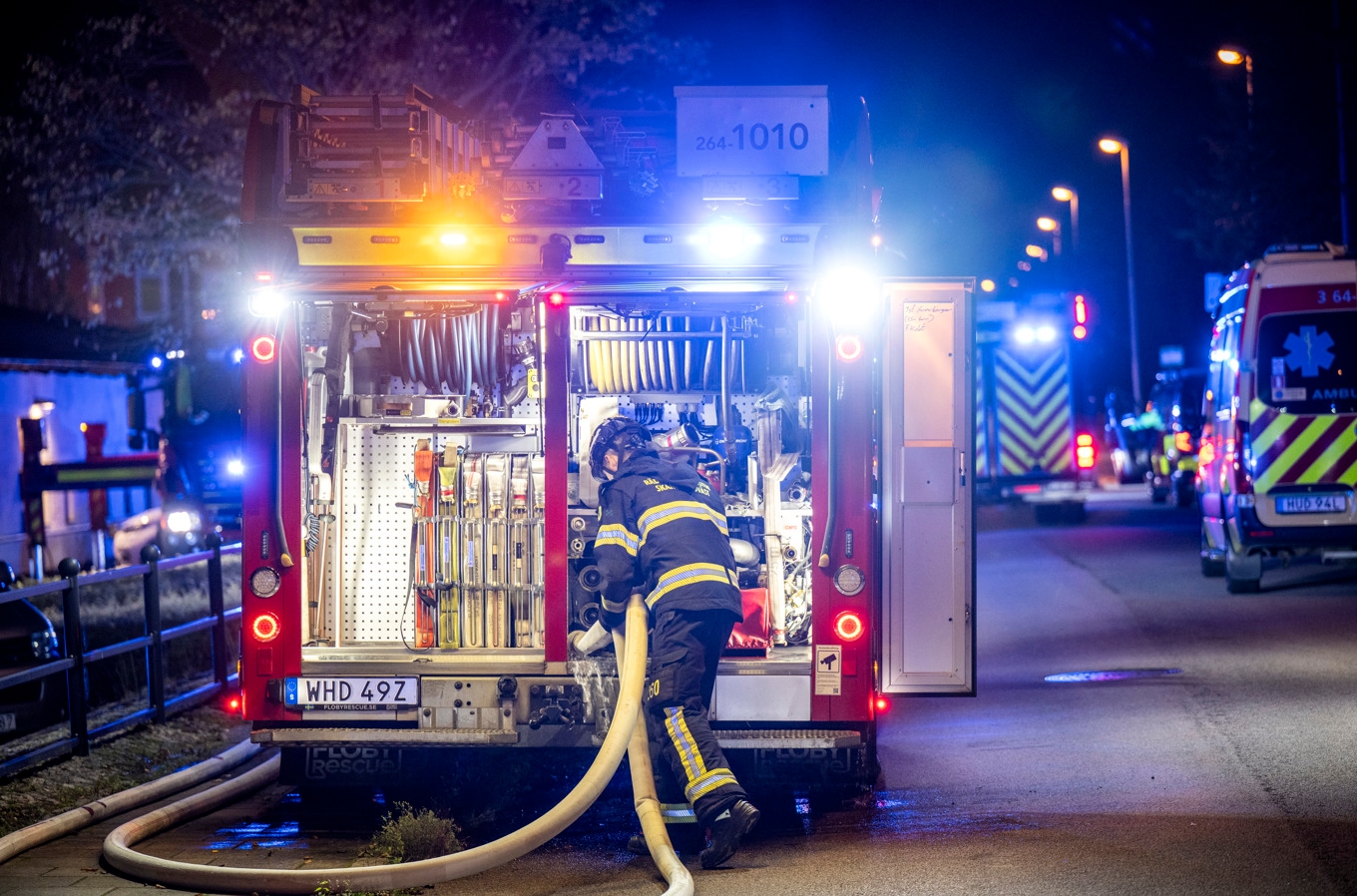 En man har förts till sjukhus efter att en fyrverkeripjäs smällt av i hans kök i Hörby. Arkivbild. Foto: Johan Nilsson/TT