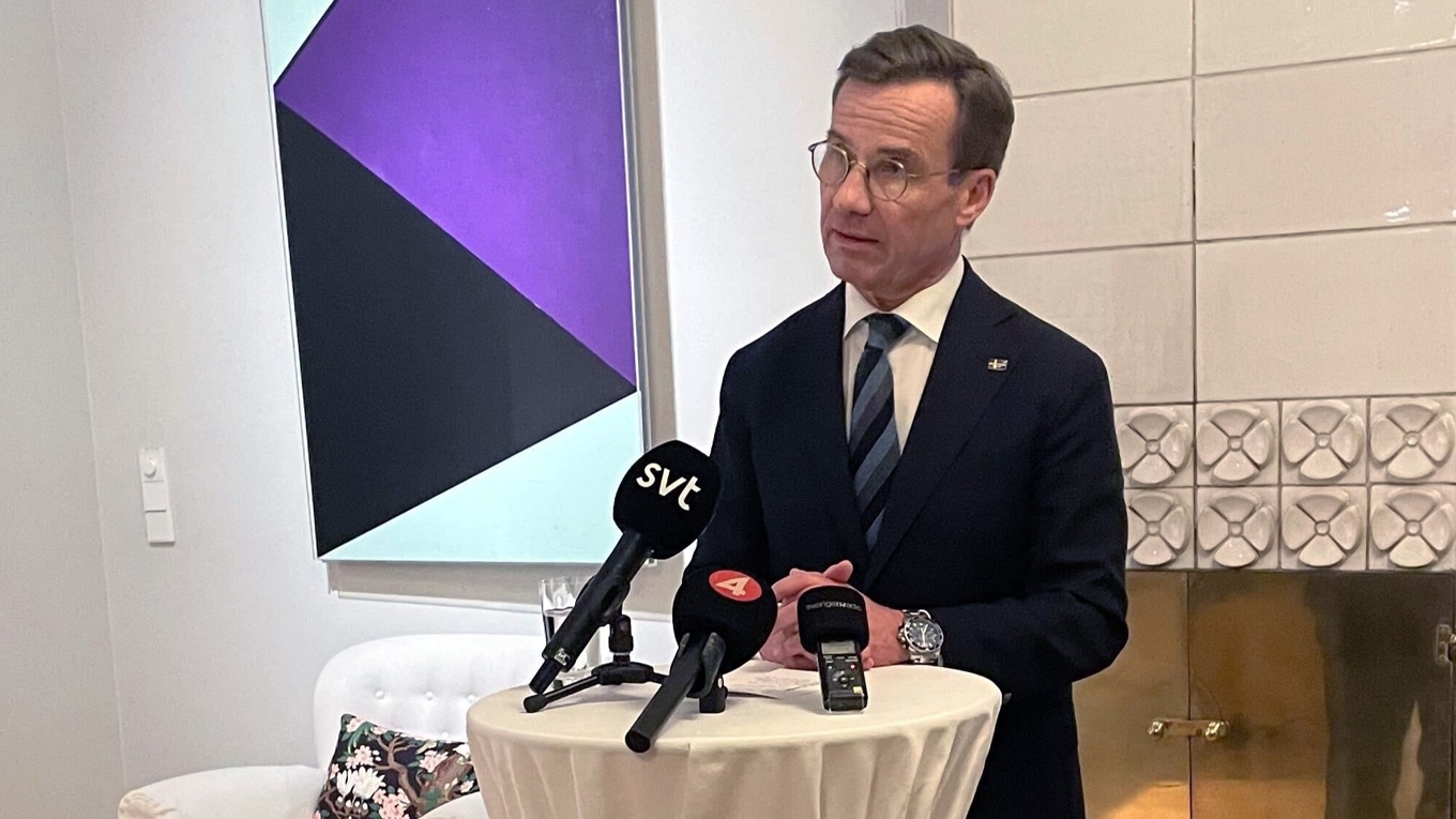 Statsminister Ulf Kristersson höll en presskonferens på Sveriges ambassad i Paris efter mötet om Ukraina. Foto: Sofie Fogde/TT