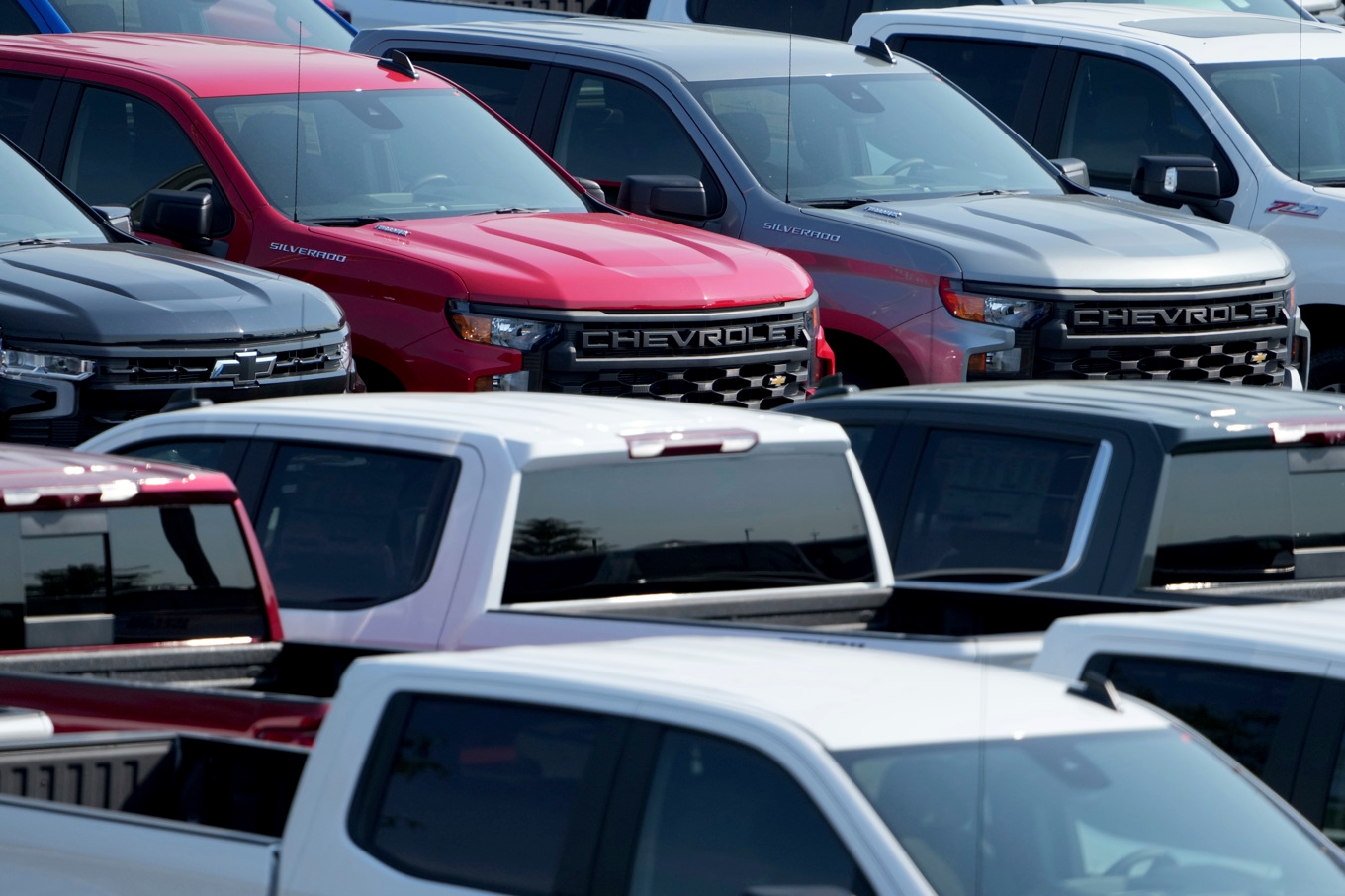 GM ställer om produktionen mot färre elbilar och mer mot fossildrivna fordon. Arkivbild. Foto: Jeff Roberson/AP/TT