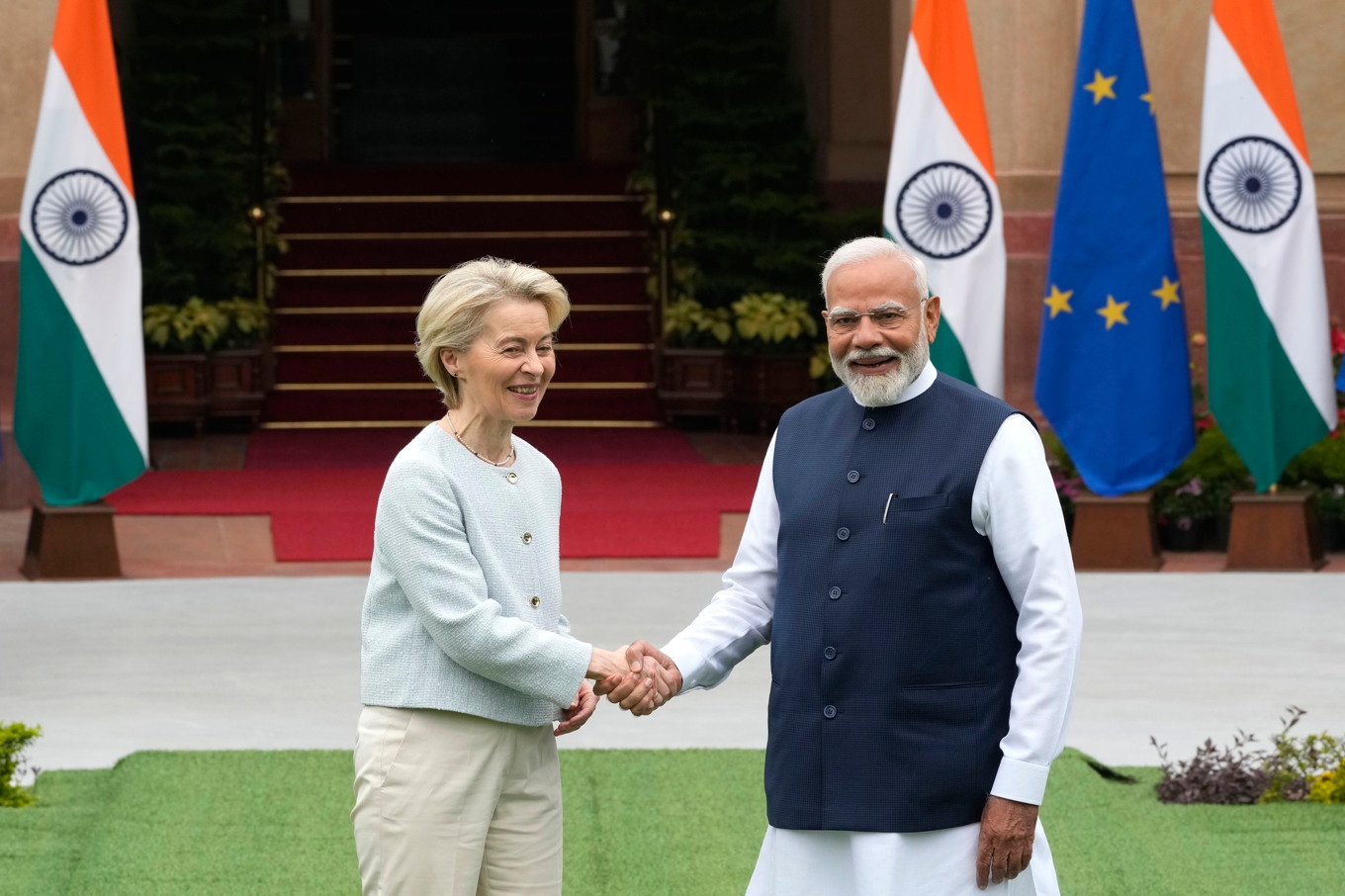 EU-kommissionens ordförande Ursula von der Leyen och Indiens premiärminister Narendra Modi vid ett möte i New Delhi i februari i fjol. Arkivbild. Foto: Manish Swarup/AP/TT