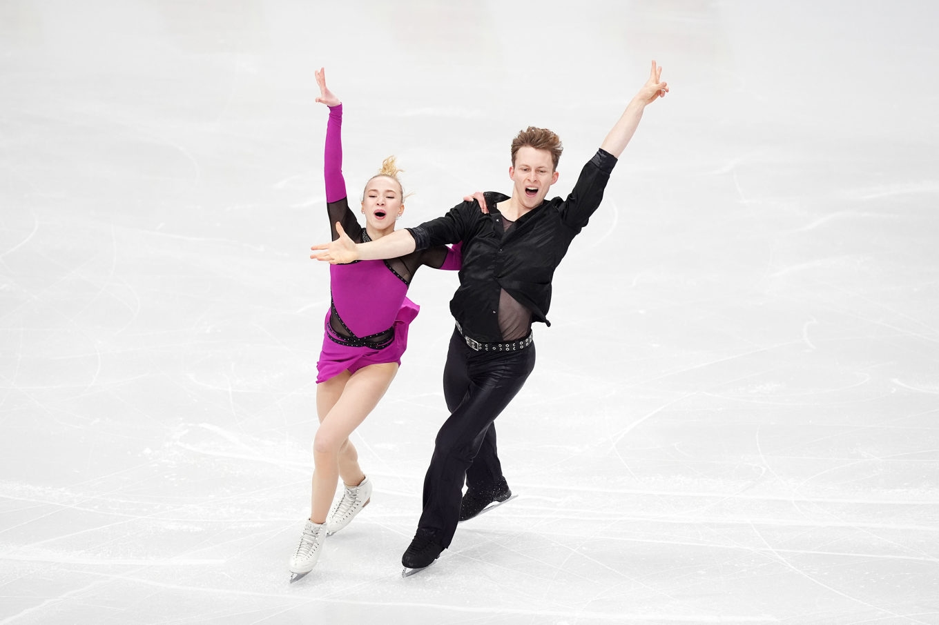 Sveriges Milla Ruud Reitan och Nikolaj Majorov under fredagens rytmiska dans på konståknings-EM i Sheffield. Foto: Mike Egerton /AP/TT