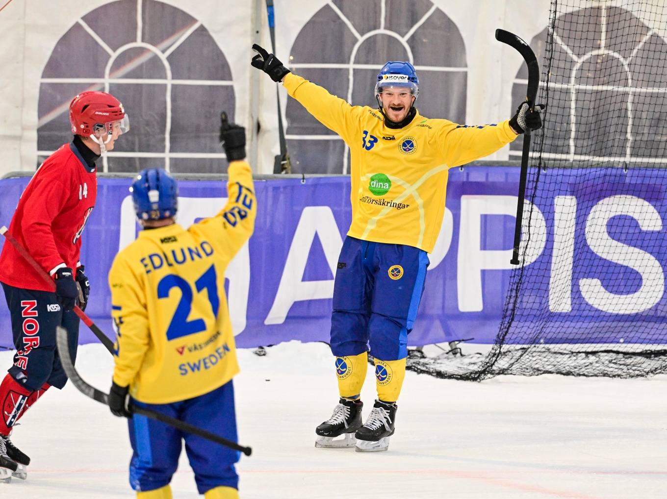 Sveriges William Arvidsson (33) jublar efter att ha gjort 6-2-målet i semifinalen mot Norge. Foto: Jonas Ekströmer/TT