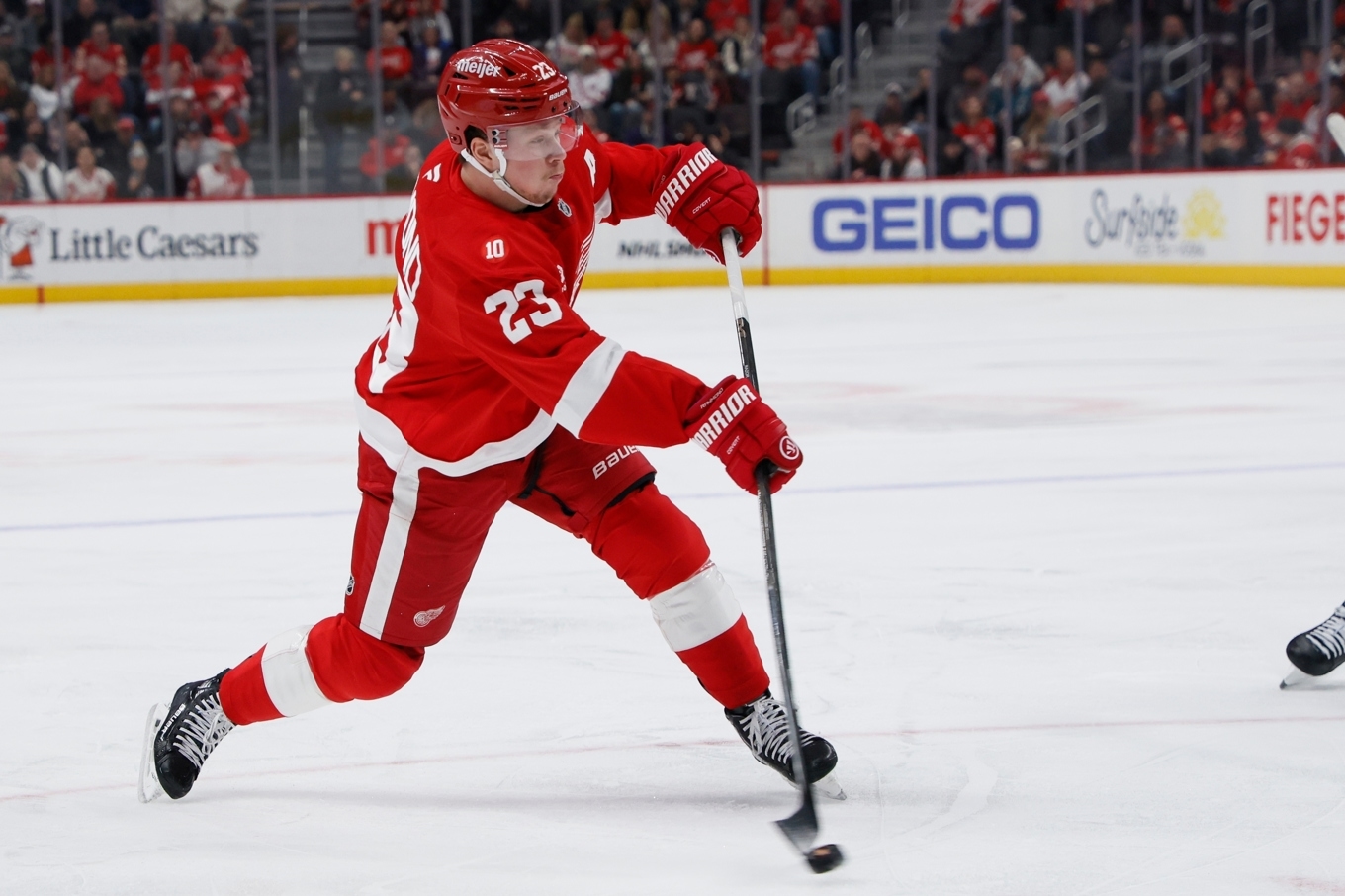 Detroits Lucas Raymond skjuter. Foto: Duane Burleson/AP/TT