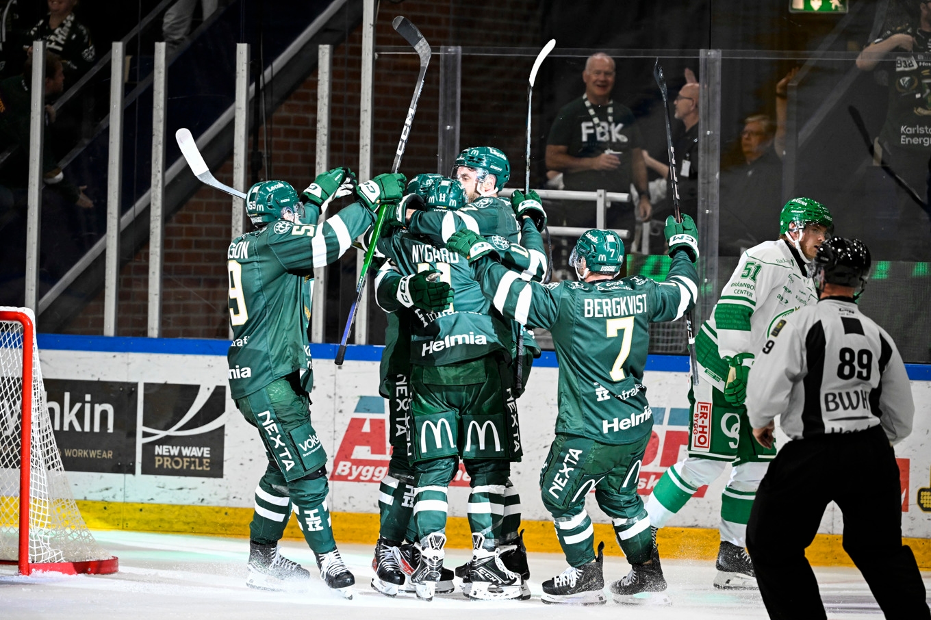 Färjestad fick jubla sju gånger om i hemmamatchen mot Brynäs. Arkivbild. Foto: Tommy Pedersen/TT