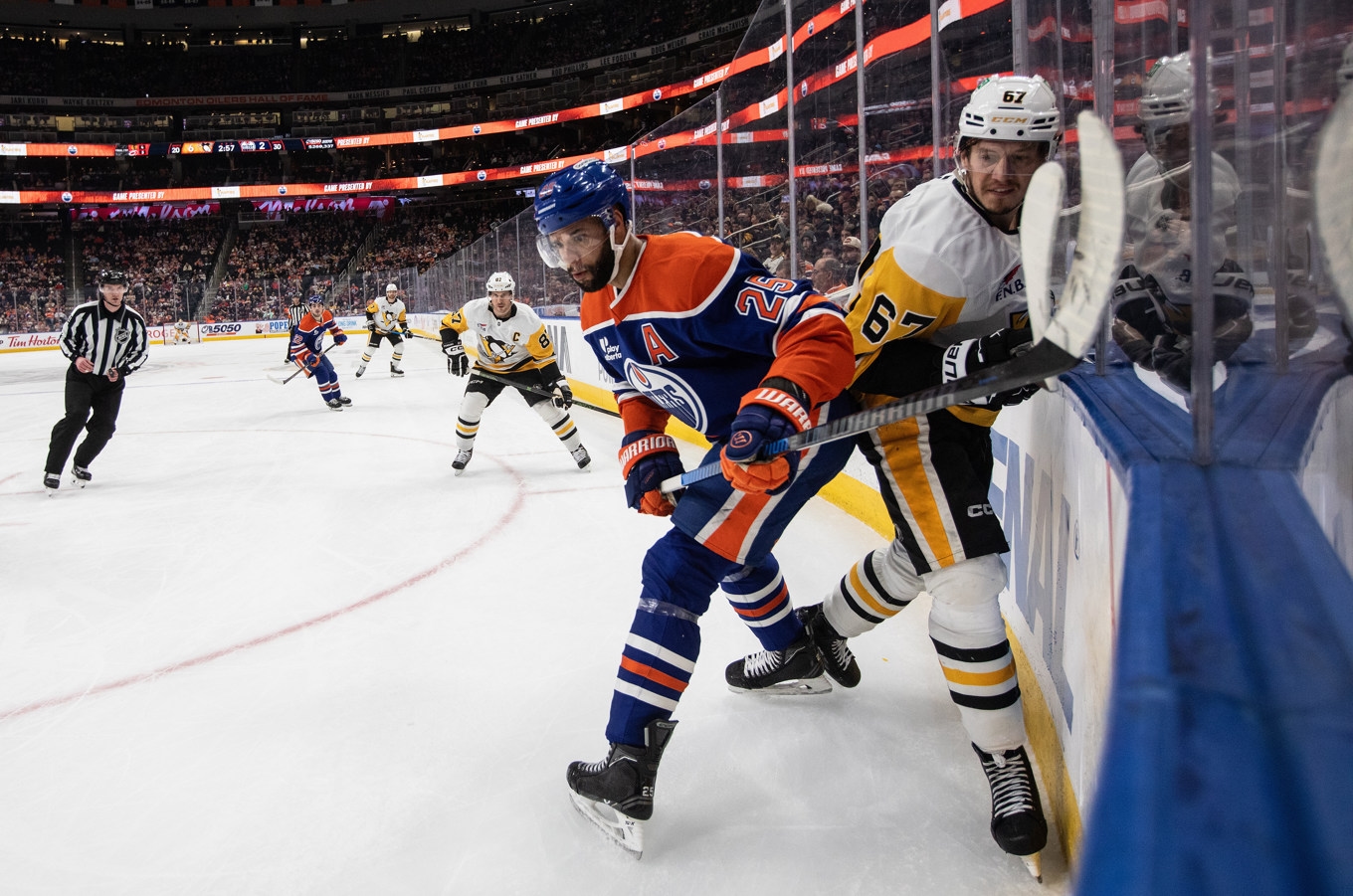 Pittsburghs Rickard Rakell i matchen mot Edmonton. Foto: Jason Franson/The Canadian Press via AP/TT