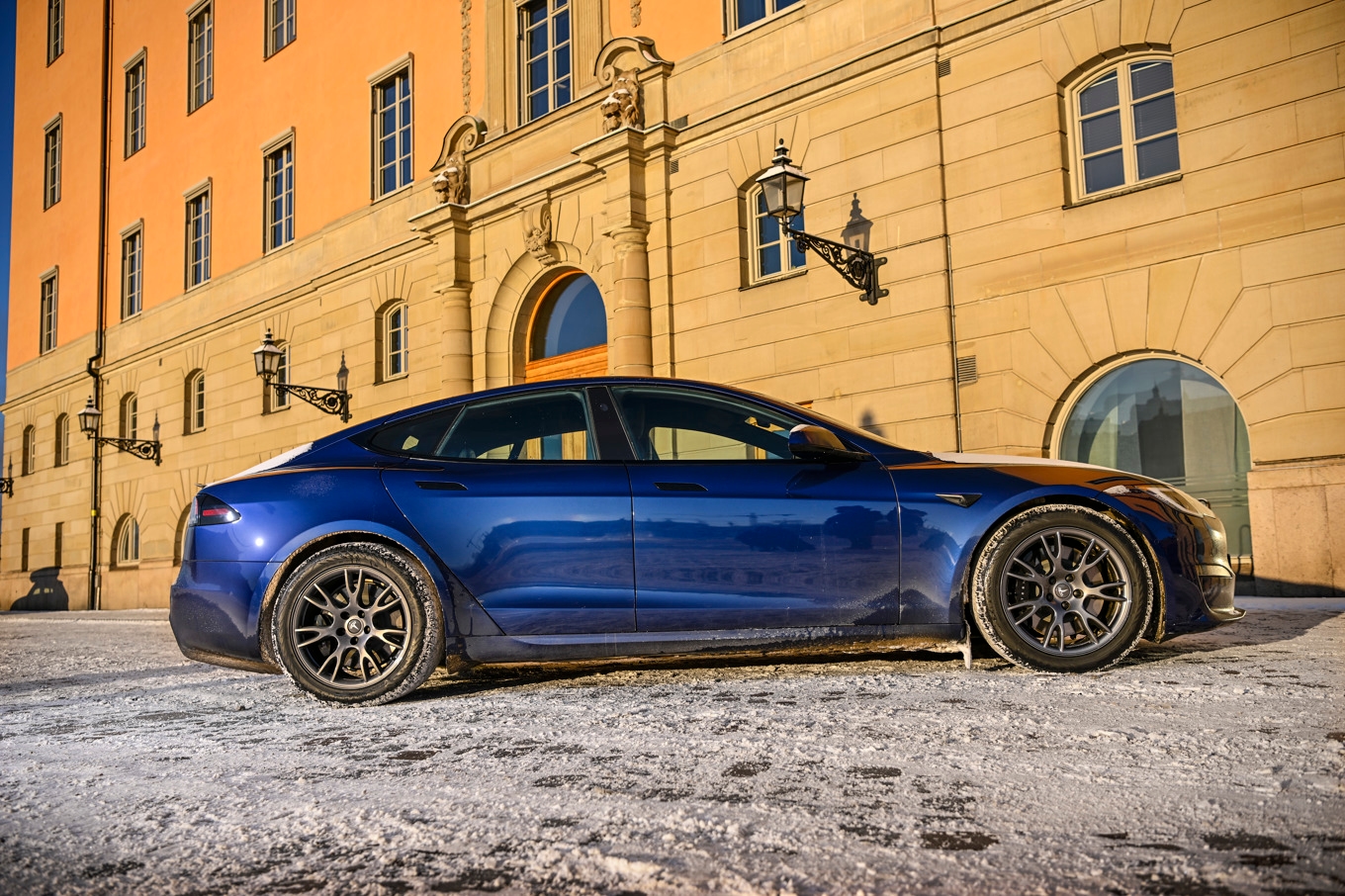 Tesla Model S är en av två bilmodeller som inte längre ska produceras. Arkivbild. Foto: Anders Wiklund/TT