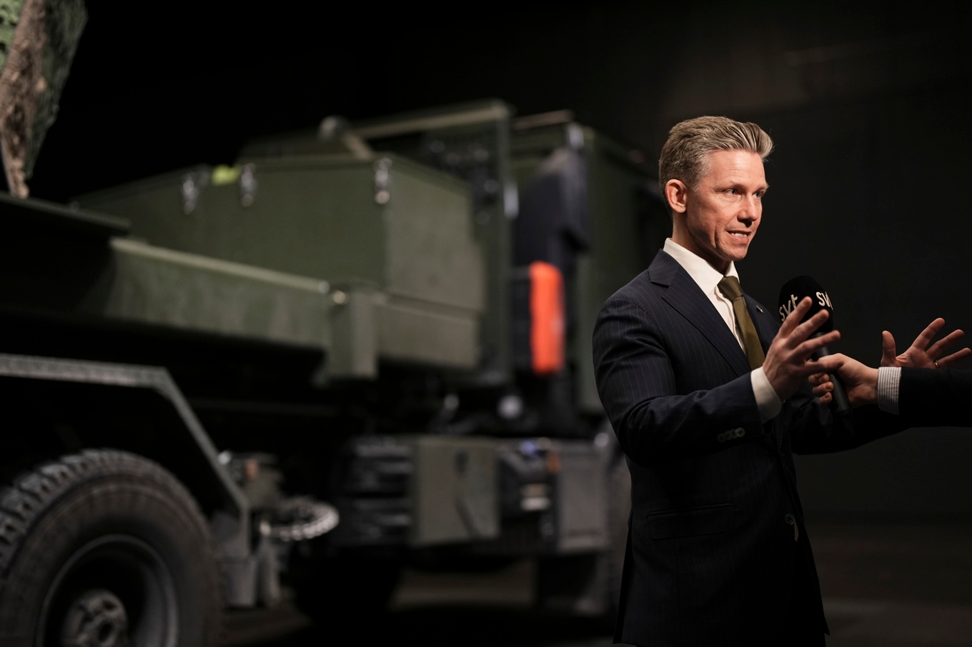 Försvarsminister Pål Jonson (M) i samband med tisdagens presentation av vapenstödet till Ukraina. Foto: Björn Larsson Rosvall/TT