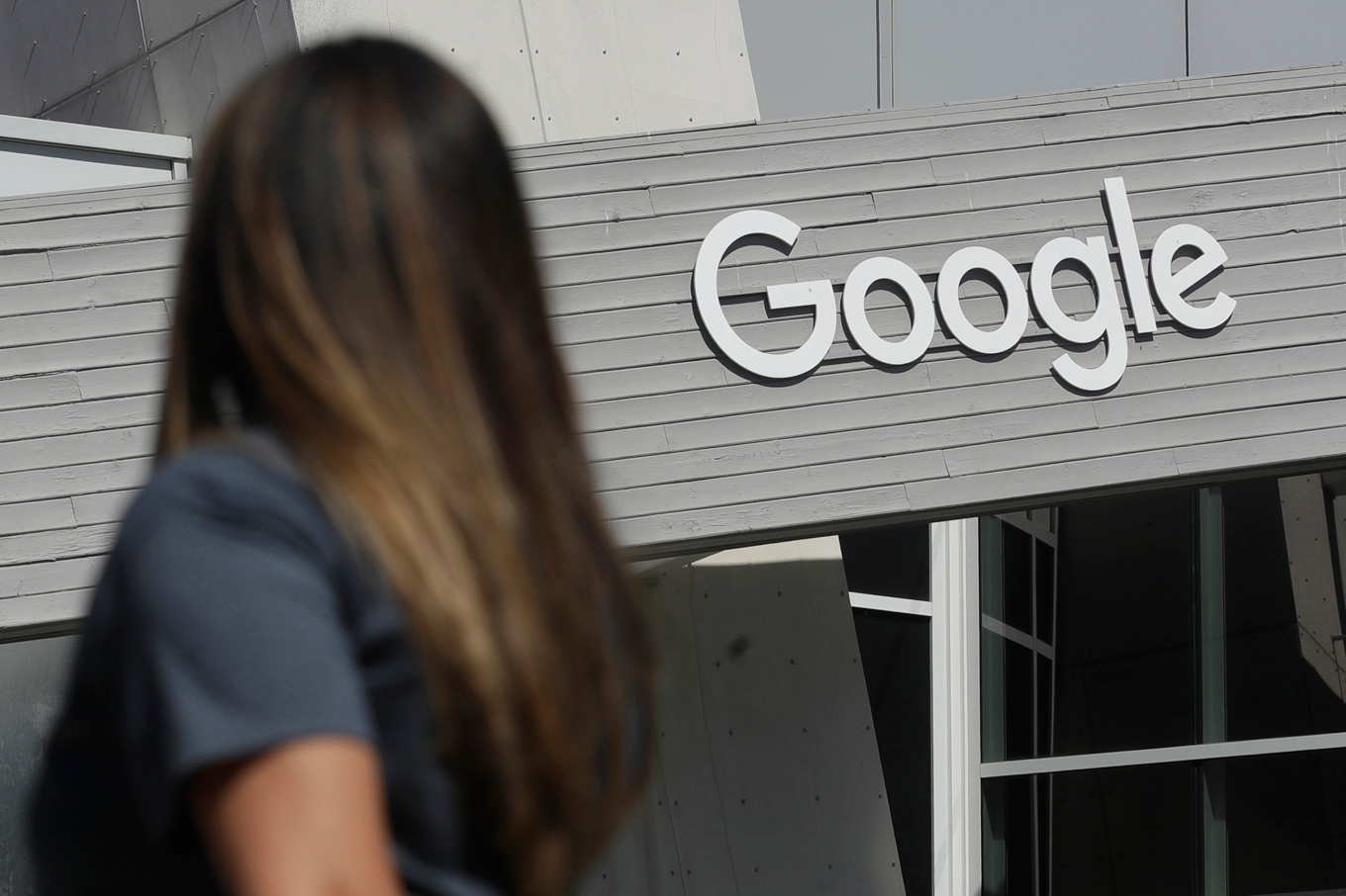 Google-ägaren Alphabet gick bättre än väntat under fjärde kvartalet. Arkivbild Foto: Jeff Chiu/AP/TT