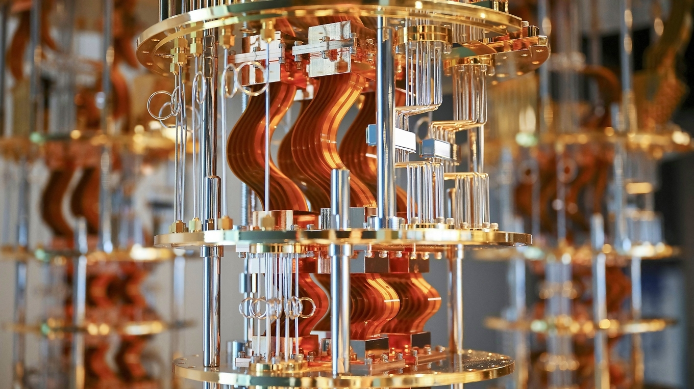 Delar av IBM:s system Quantum System Two. IBM är en av flera aktörer som jobbar på att ta fram användbara kvantdatorer, och som har rapporterat framsteg på senare tid. Foto: Angela Weiss/AFP via Getty Images