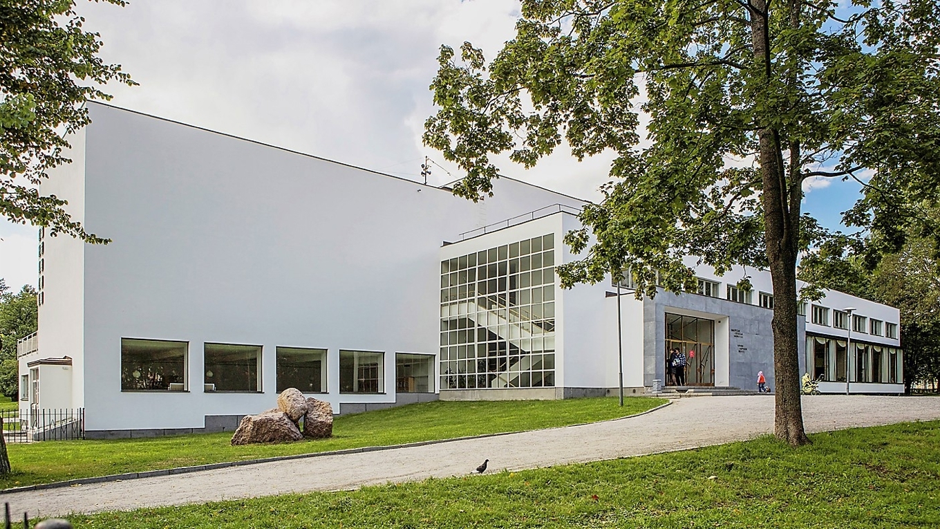 Alvar Aaltos biblioteksbyggnad i Viborg, i ryssarnas händer sedan 1944. Foto: Ninaraas/Wikimedia Commons