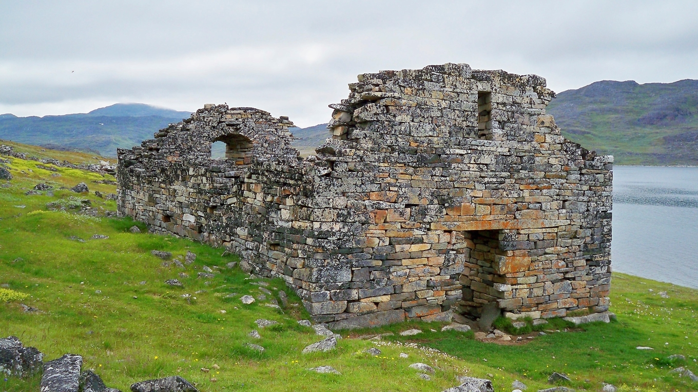 Hvalsey kyrka, den bäst bevarade nordiska ruinen på Grönland, och platsen för det bröllop som blev det sista livstecknet från den nordiska befolkningen. Foto: Wikimedia Commons