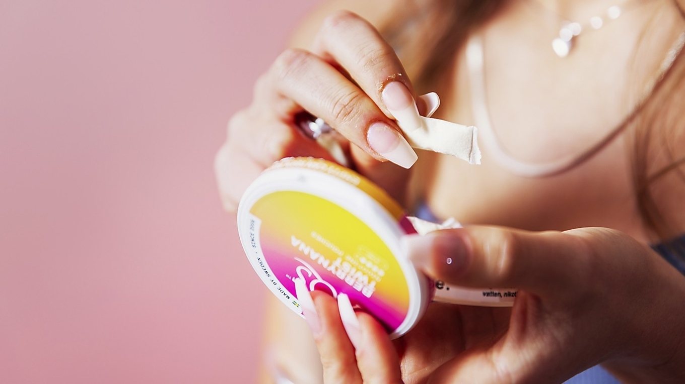 Vitt snus är en relativt ny produkt som har blivit populär bland framför allt kvinnor. Foto: Josefine Stenersen/SvD/TT