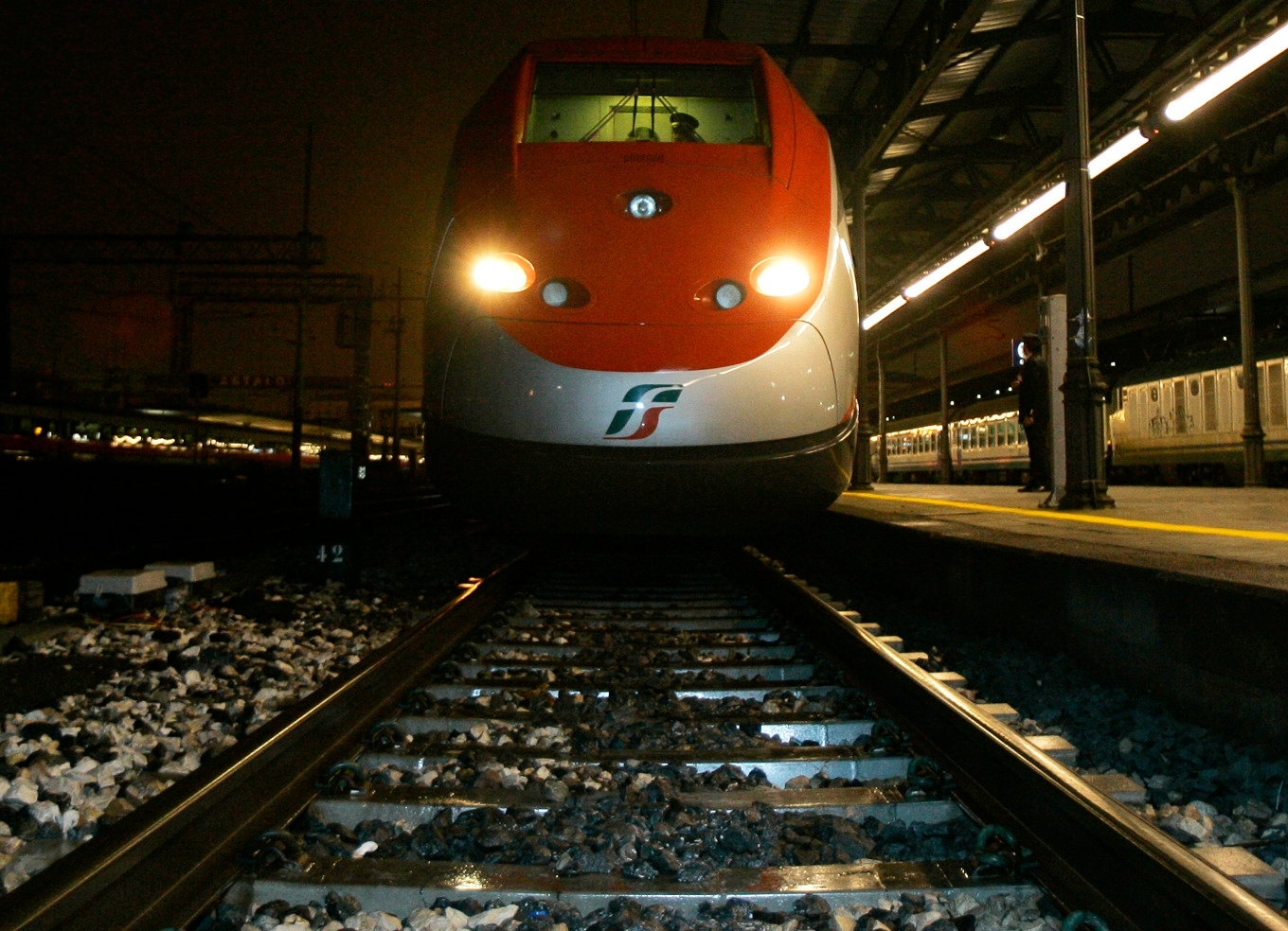 Ett höghastighetståg vid perrongen i Bologna. Arkivbild från 2008. Foto: Antonio Calanni/AP/TT