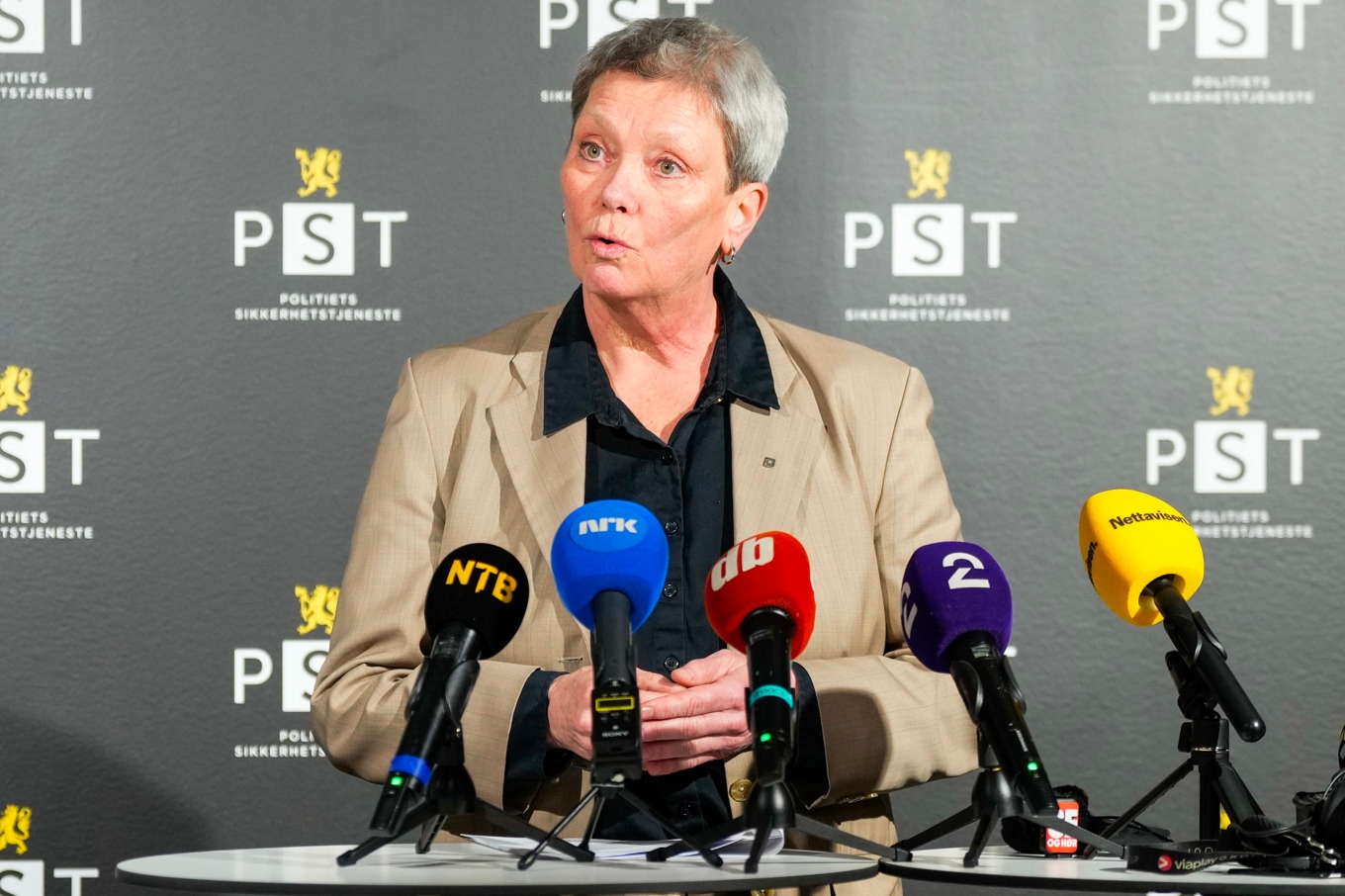 PST-chefen Beate Gangås på presskonferensen. Foto: Amanda Pedersen Giske/NTB/TT