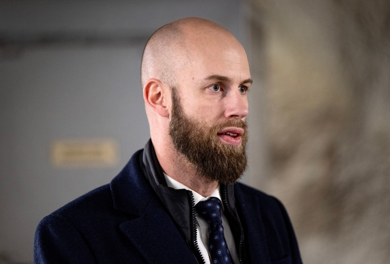 Carl-Oskar Bohlin (M), minister för civilt försvar, förföljdes hem. Nu åtalas fyra personer. Arkivbild. Foto: Christine Olsson/TT