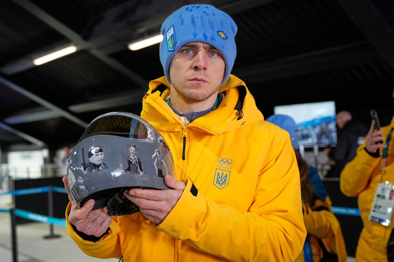 Vladyslav Heraskevytj ville tävla i OS i skeleton i en hjälm prydd med bilder på ukrainska krigsoffer. Bild från 12 februari. Foto: Alessandra Tarantino/AP/TT