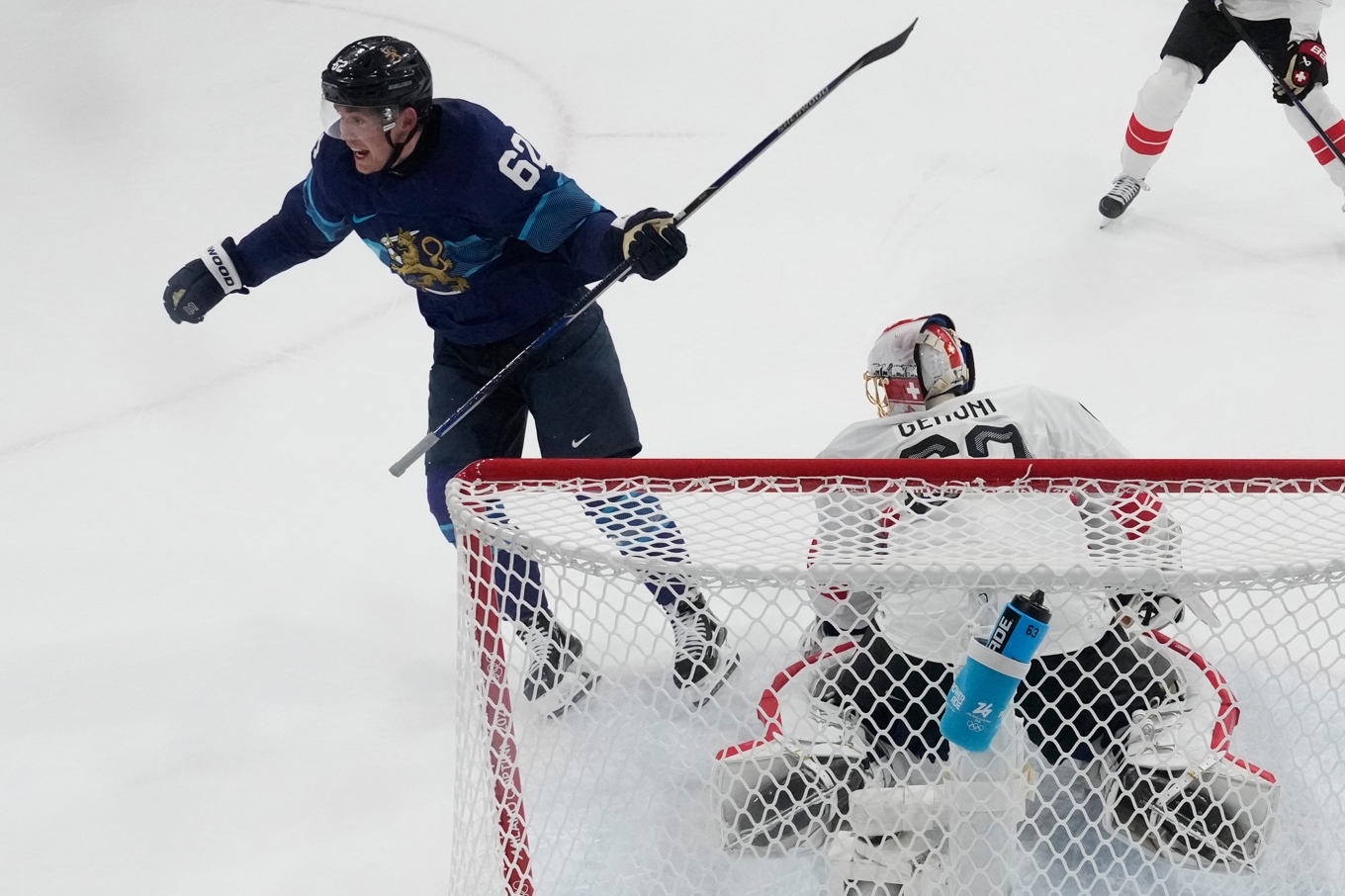 Artturi Lehkonen jublar efter det avgörande målet. Foto: Petr David Josek /AP/TT