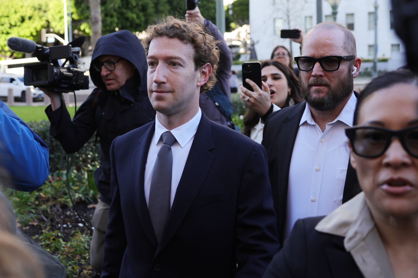 Mark Zuckerberg när han anlände till rätten i Los Angeles. Foto: Ryan Sun/AP/TT