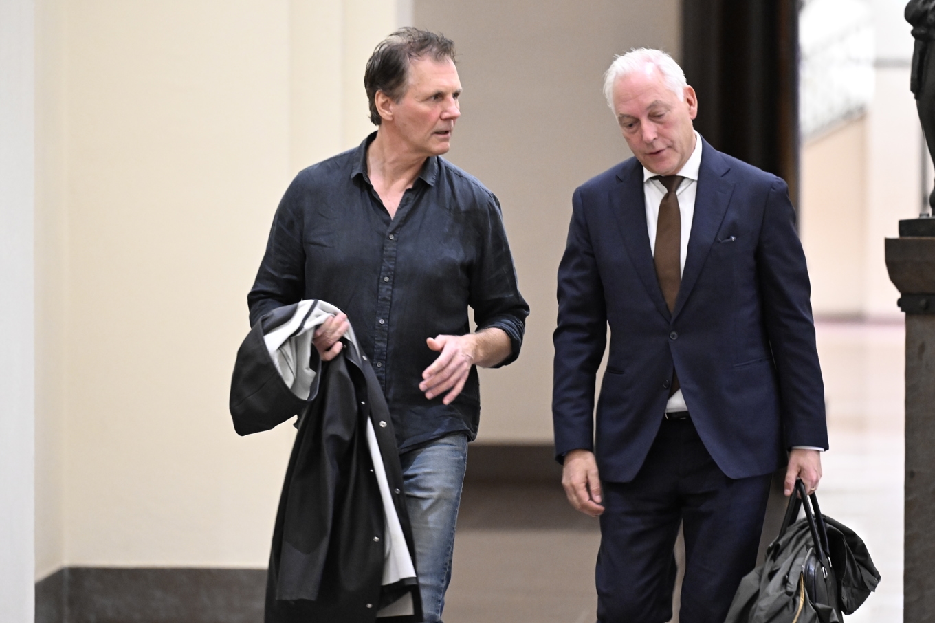 Micke Leijnegard med sin advokat Johan Eriksson utanför rättssalen i fjol. Foto: Pontus Lundahl/TT