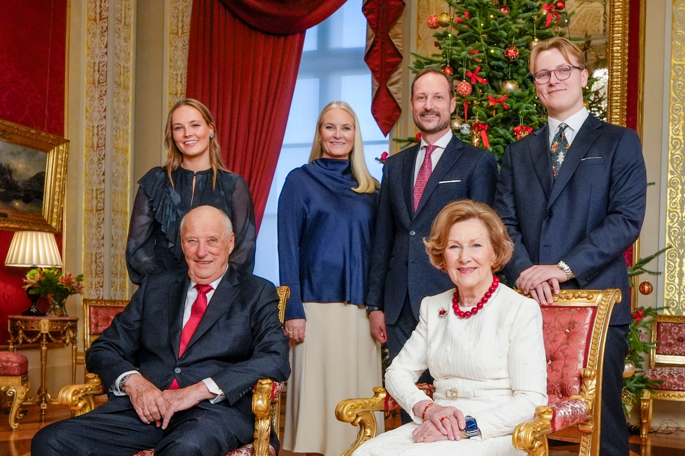 Förtroendet för den norska kungafamiljen störtdyker, en tråkig födelsedagspresent för kung Harald, som fyller 89 år på lördagen. Foto: Lise Åserud/NTB/TT