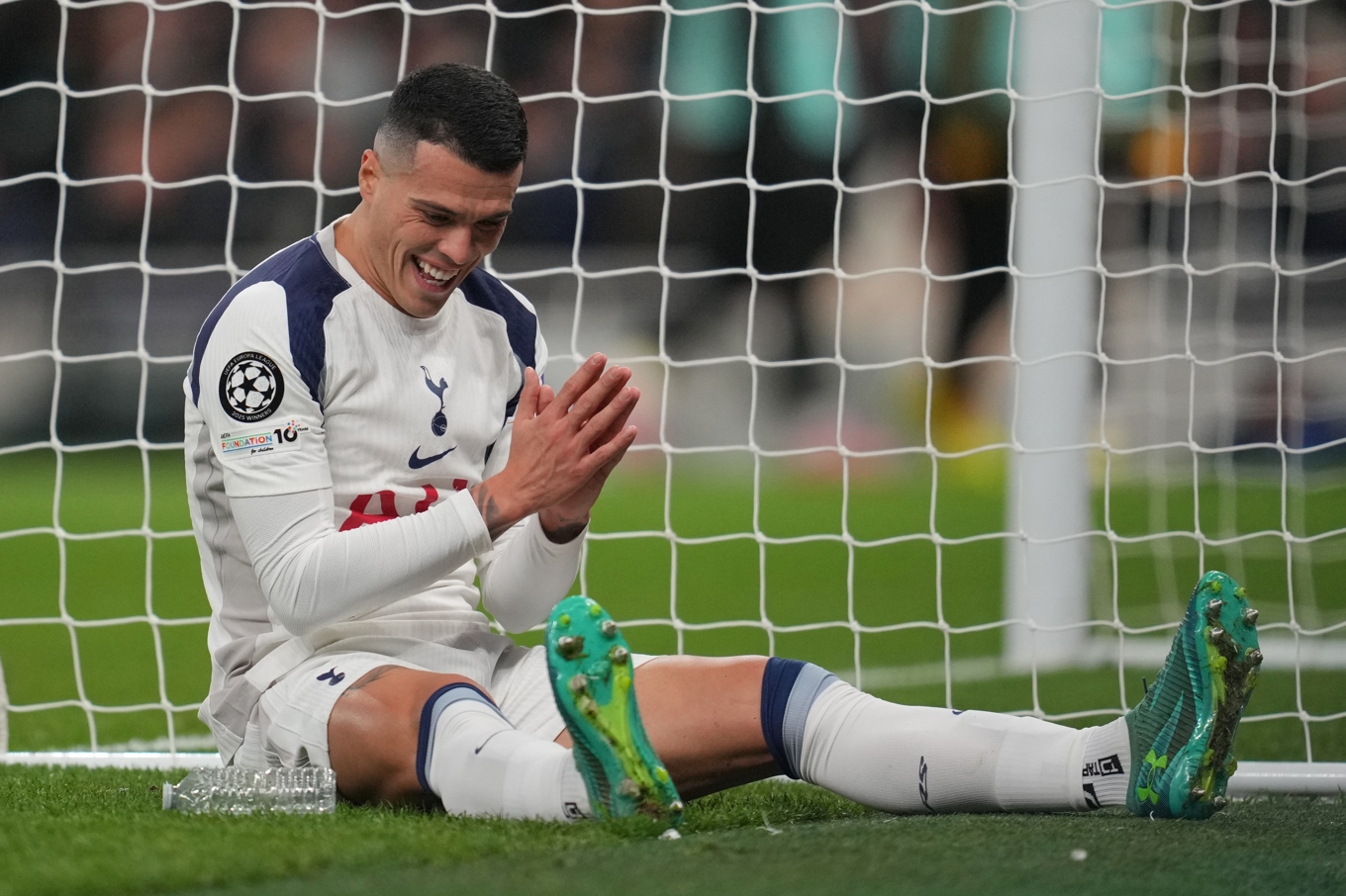 Tottenhams Pedro Porro efter en missad målchans i Champions League. Arkivbild. Foto: Kin Cheung/AP/TT