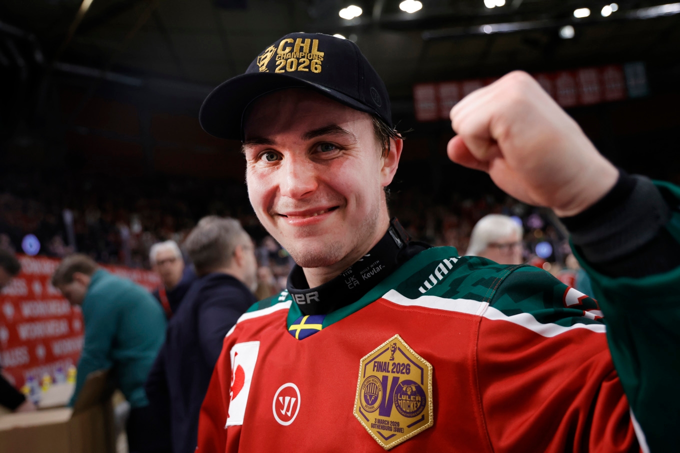 Frölundas Jere Innala jublar avgjorde CHL-finalen. Foto: Adam Ihse/TT