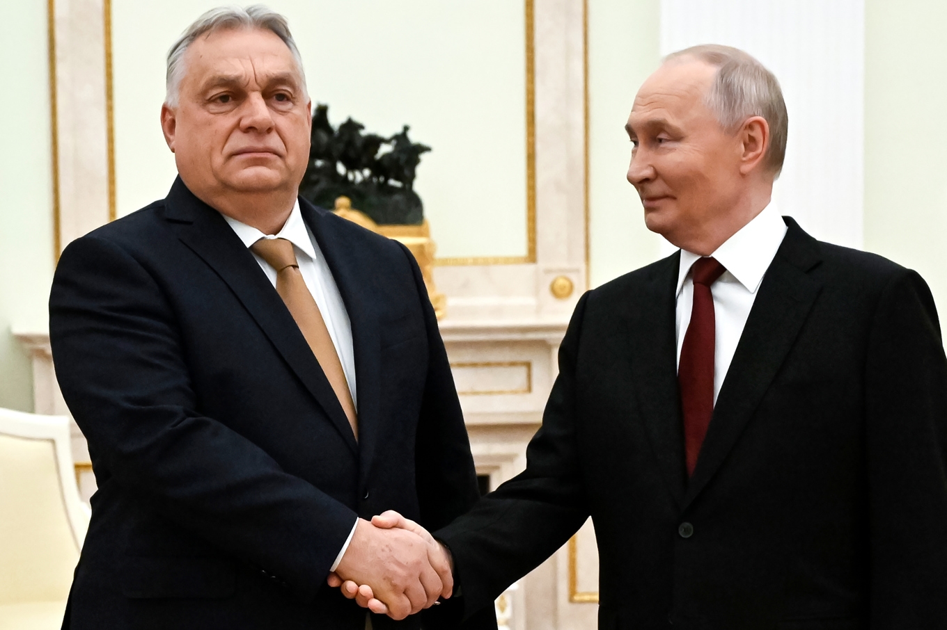 Ungerns premiärminister Viktor Orbán i ett möte med Rysslands president Vladimir Putin i Moskva i höstas. Arkivbild. Foto: Alexander Nemenov/AP/TT
