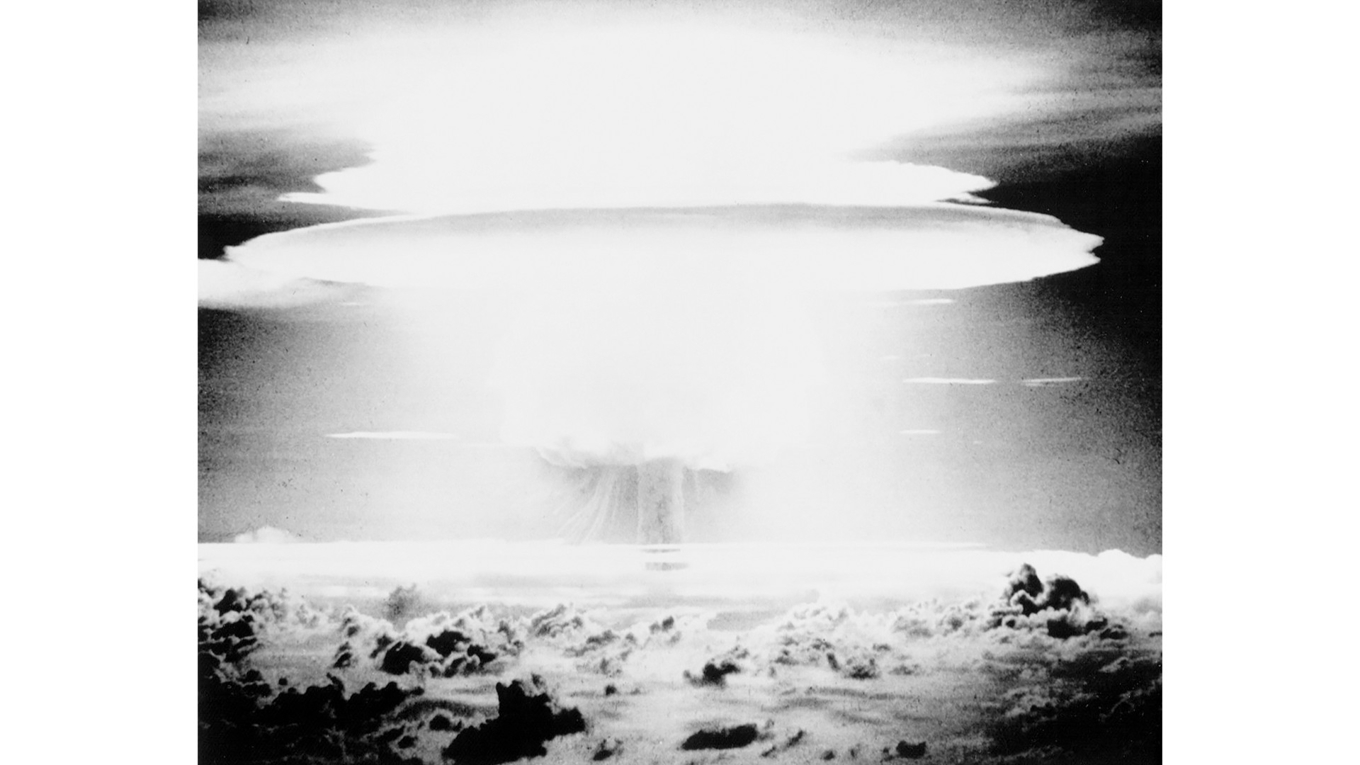 ”Folk ber mig förutsäga framtiden, när allt jag vill göra är att förhindra den”, skriver Ray Bradbury. Bild från ett kärnvapenprov på Bikiniatollen den 1 mars 1954. Foto: Federal Government of the United States/Wikimedia Commons