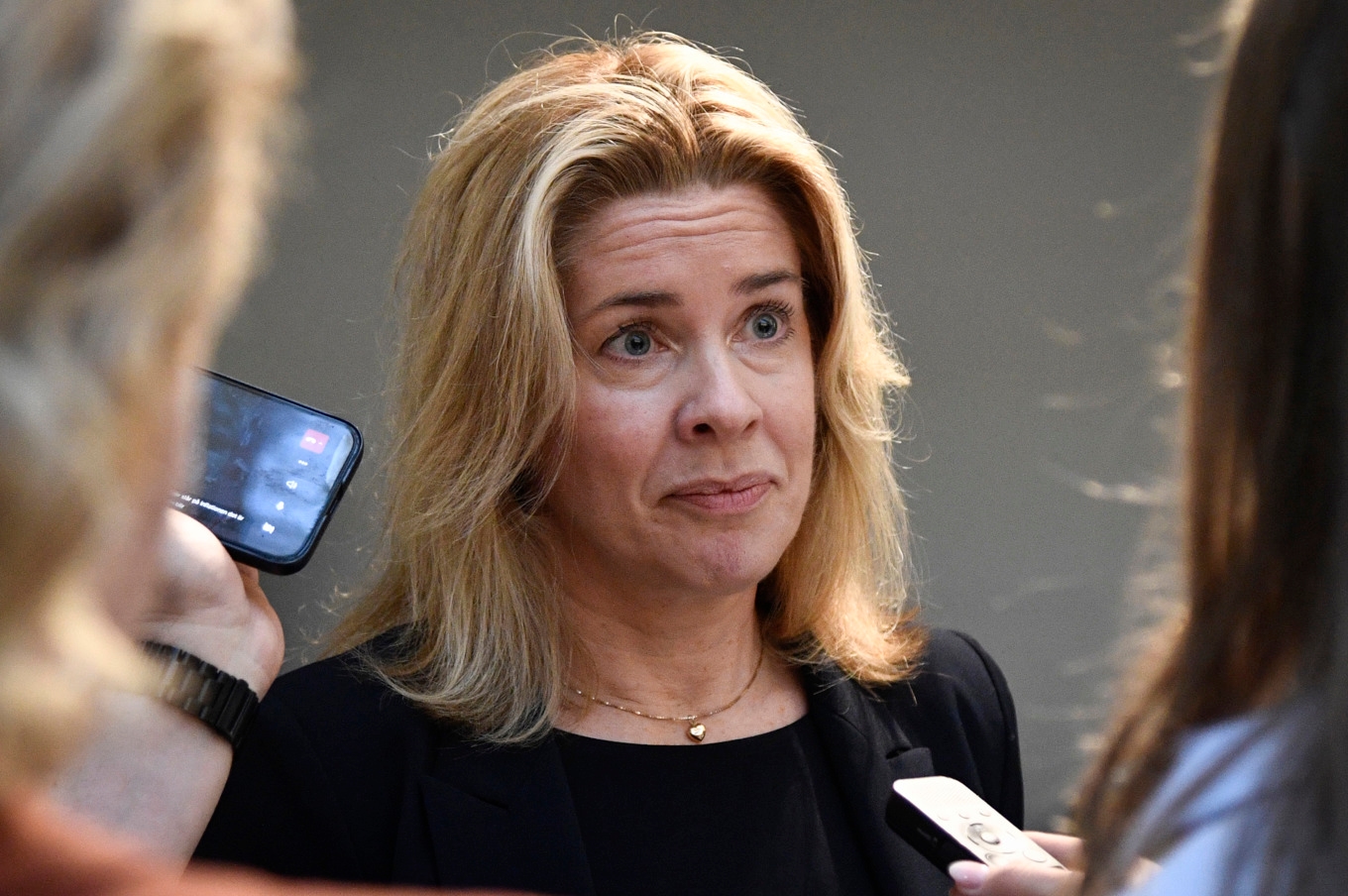 Nästan sex av tio vuxna svenskar behöver fylla på med kontanter hemma för att nå upp till Riksbankens nya rekommendation om tusen kronor per vuxen i hushållet, enligt förste vice riksbankschef Aino Bunge. Arkivbild Foto: Lars Schröder/TT