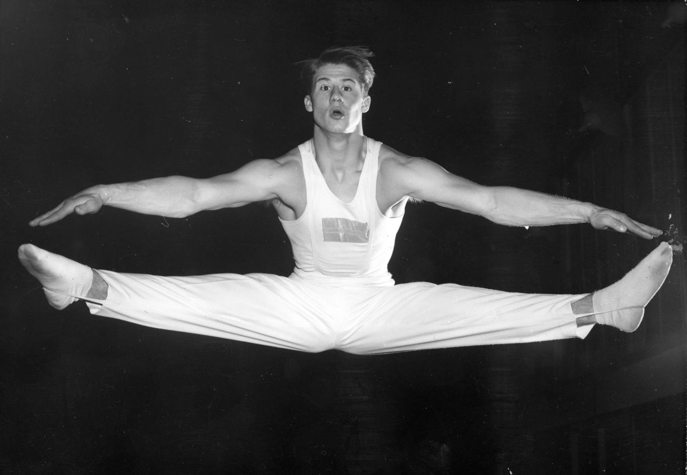 Gymnasten William Thoresson fotograferad inför OS i Melbourne 1956. Fyra år tidigare tog han OS-guld i fristående i Helsingfors. Foto: Pressens Bild/TT