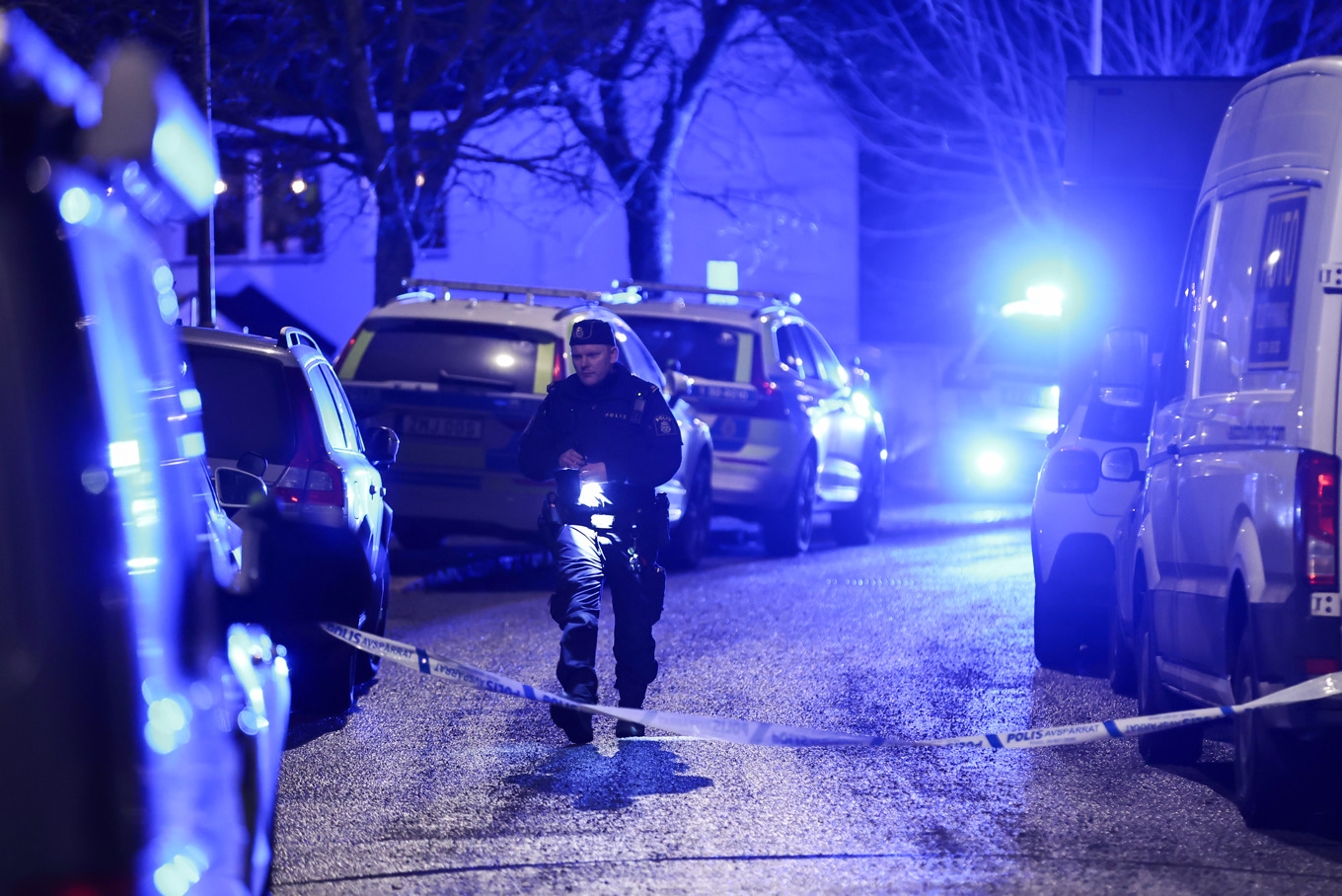 Polis på plats sedan en man har skjutits i Fagersjö i södra Stockholm. Foto: Caisa Rasmussen/TT